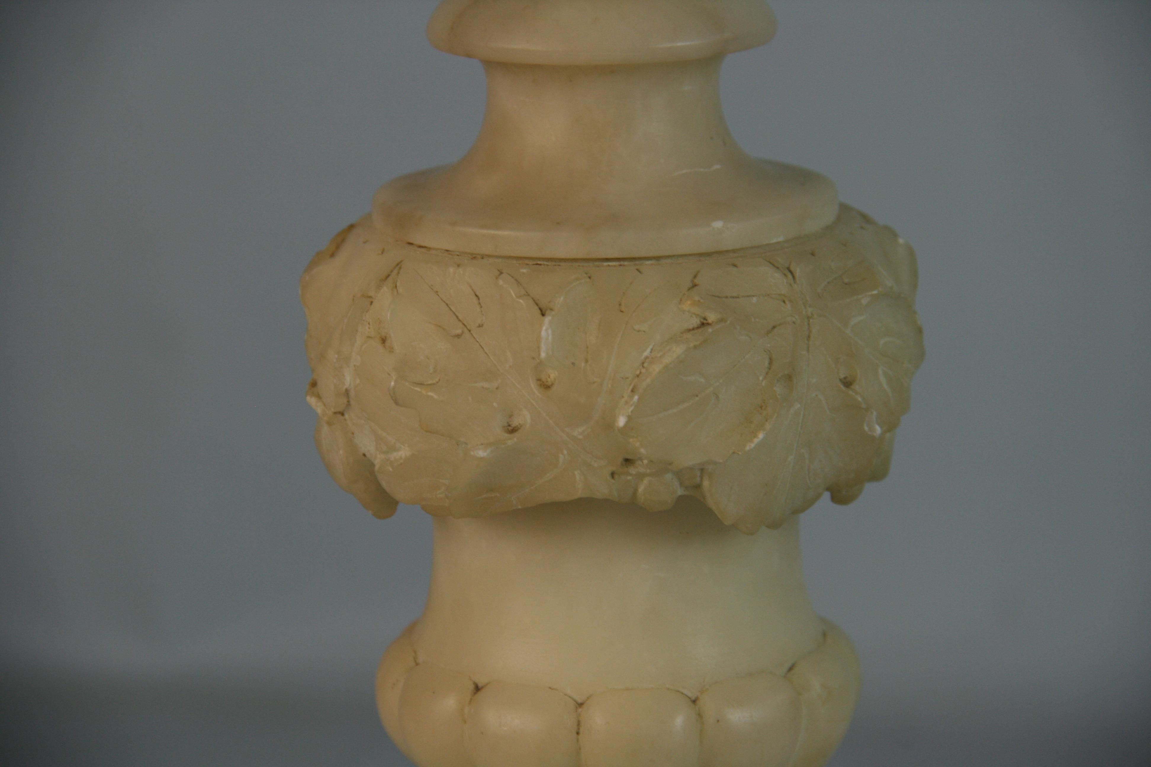 Italian Hand Carved Alabaster Lamp In Good Condition For Sale In Douglas Manor, NY