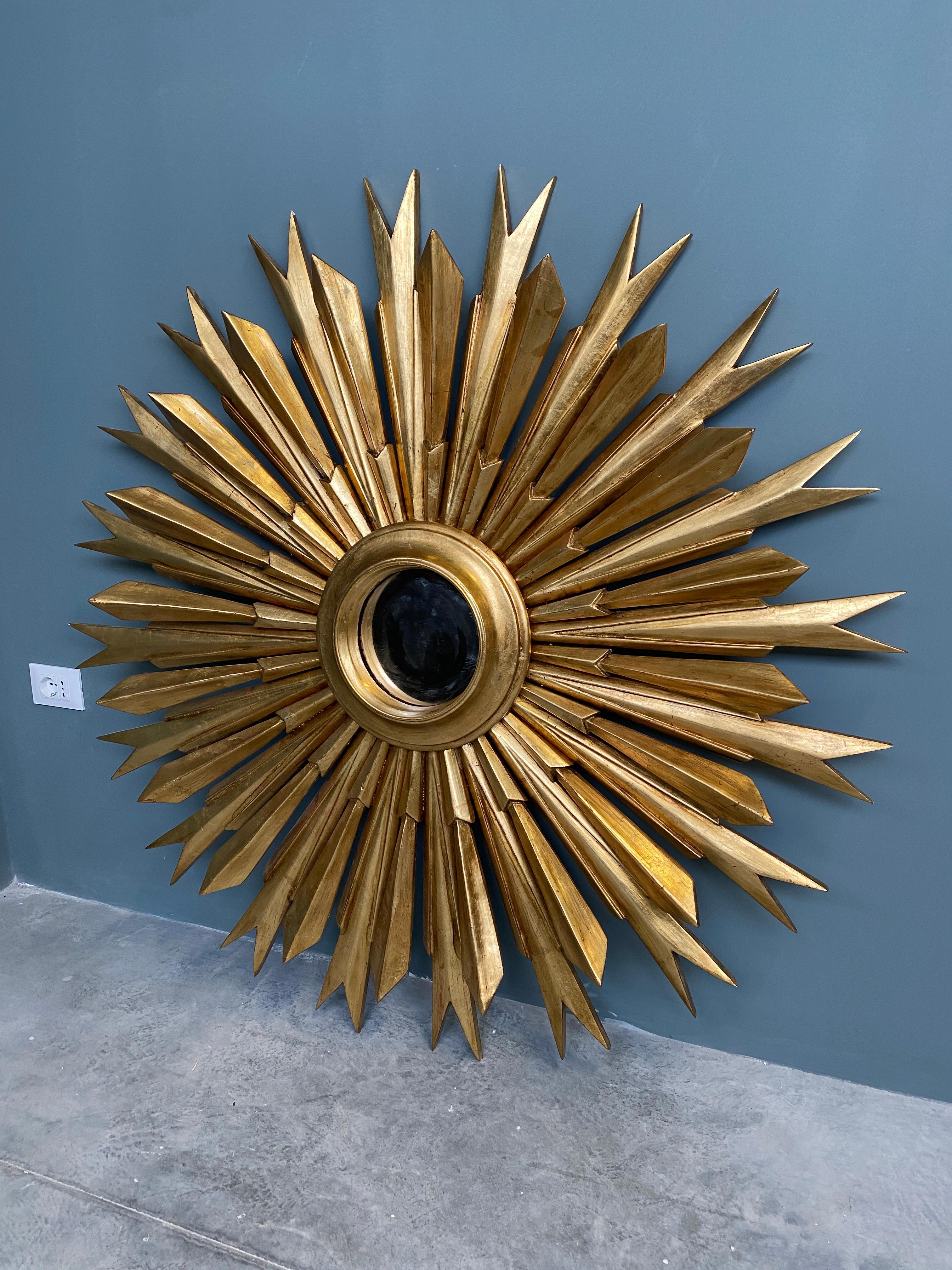 A hand-carved faux gilded wood structure make this mirror exclusive and elegant. The circular frame draws a beautiful ragged pattern that embeds a small mirror in its center.
Glass measurements 20 x20x 4 cm.
Structure measurements 130x 130x 6