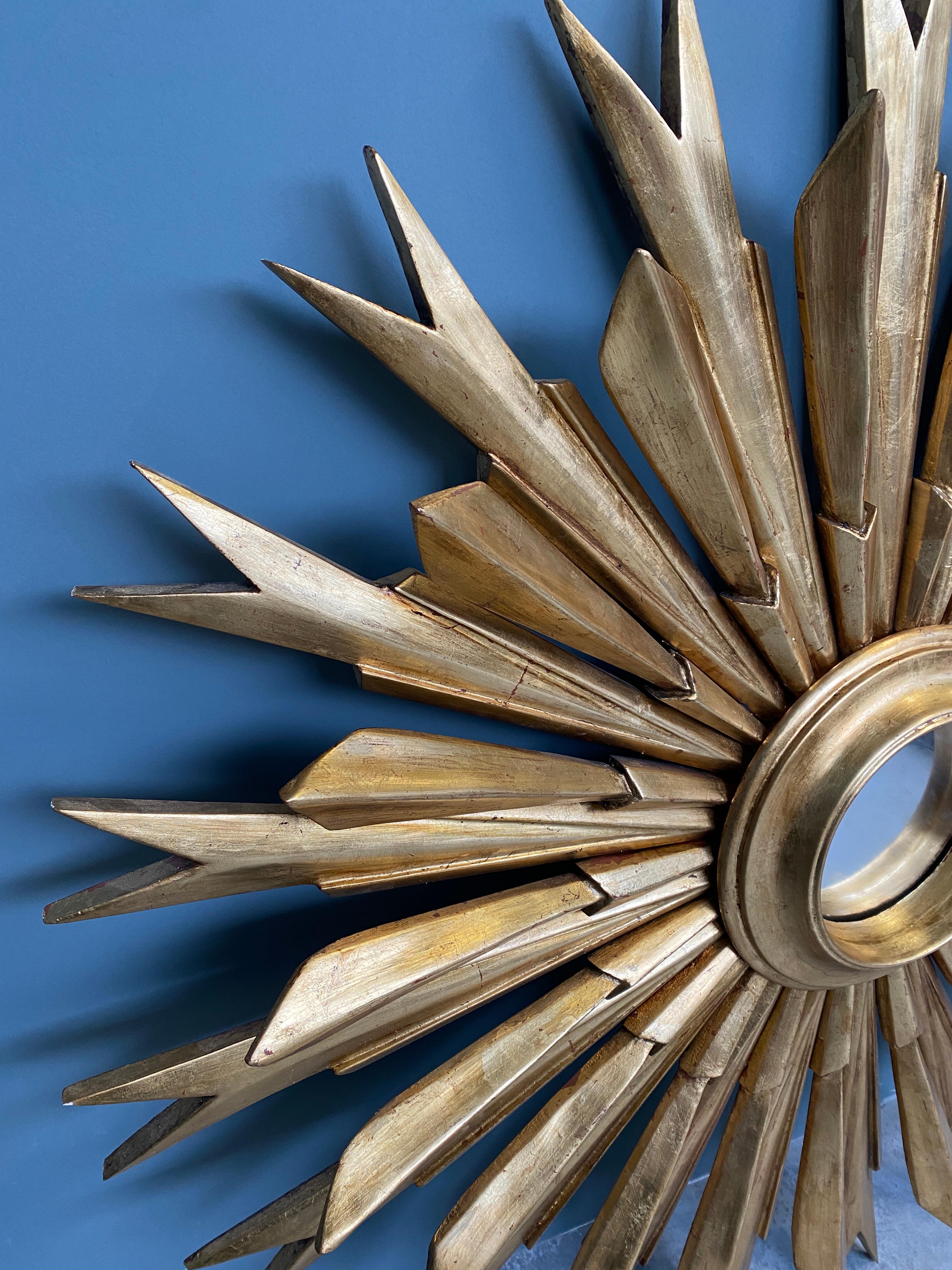 Sculpté Miroir italien sculpté et doré à la main avec des techniques anciennes de verre en vente