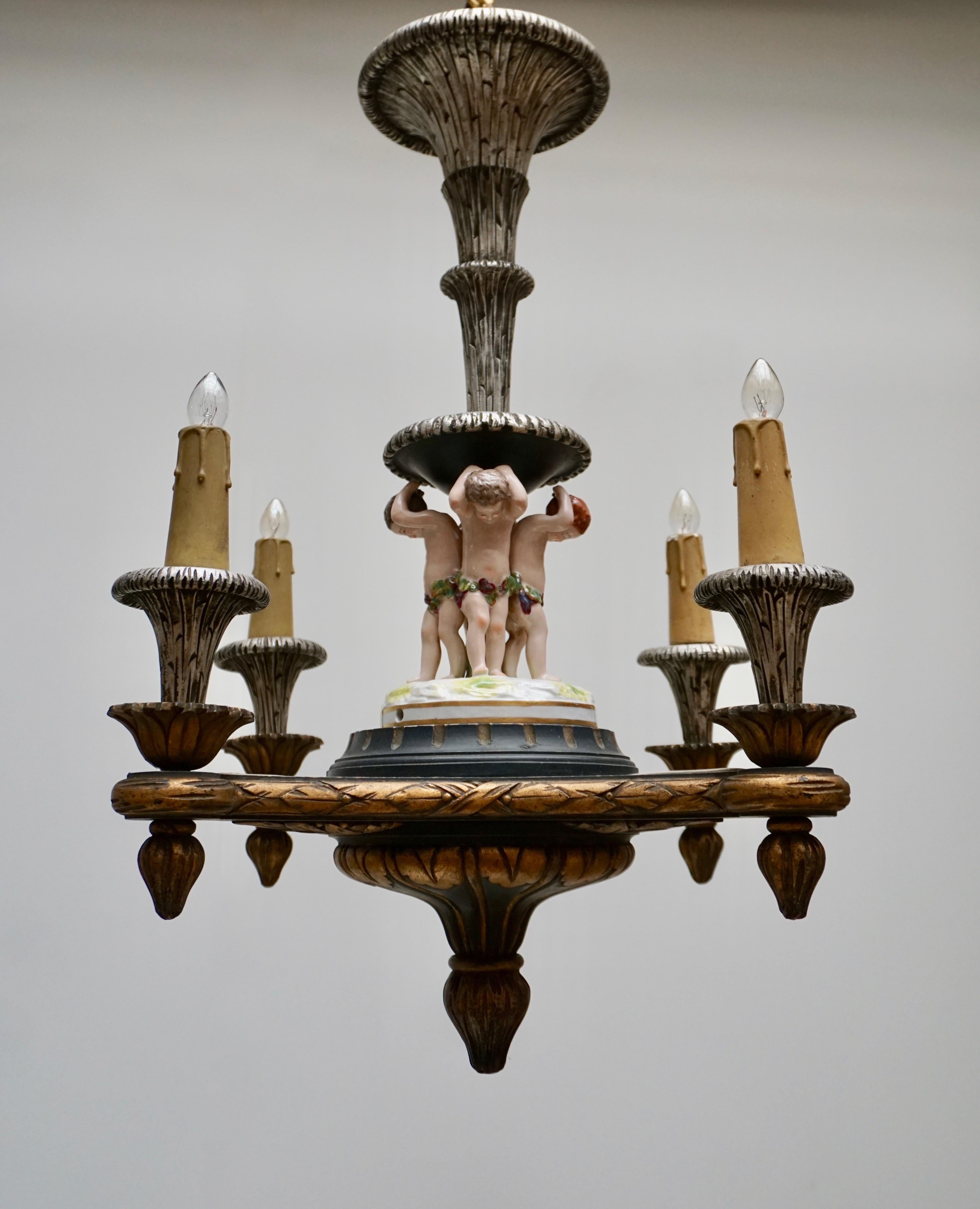 20th Century Italian Hand-Carved Chandelier with Porcelain Putti For Sale