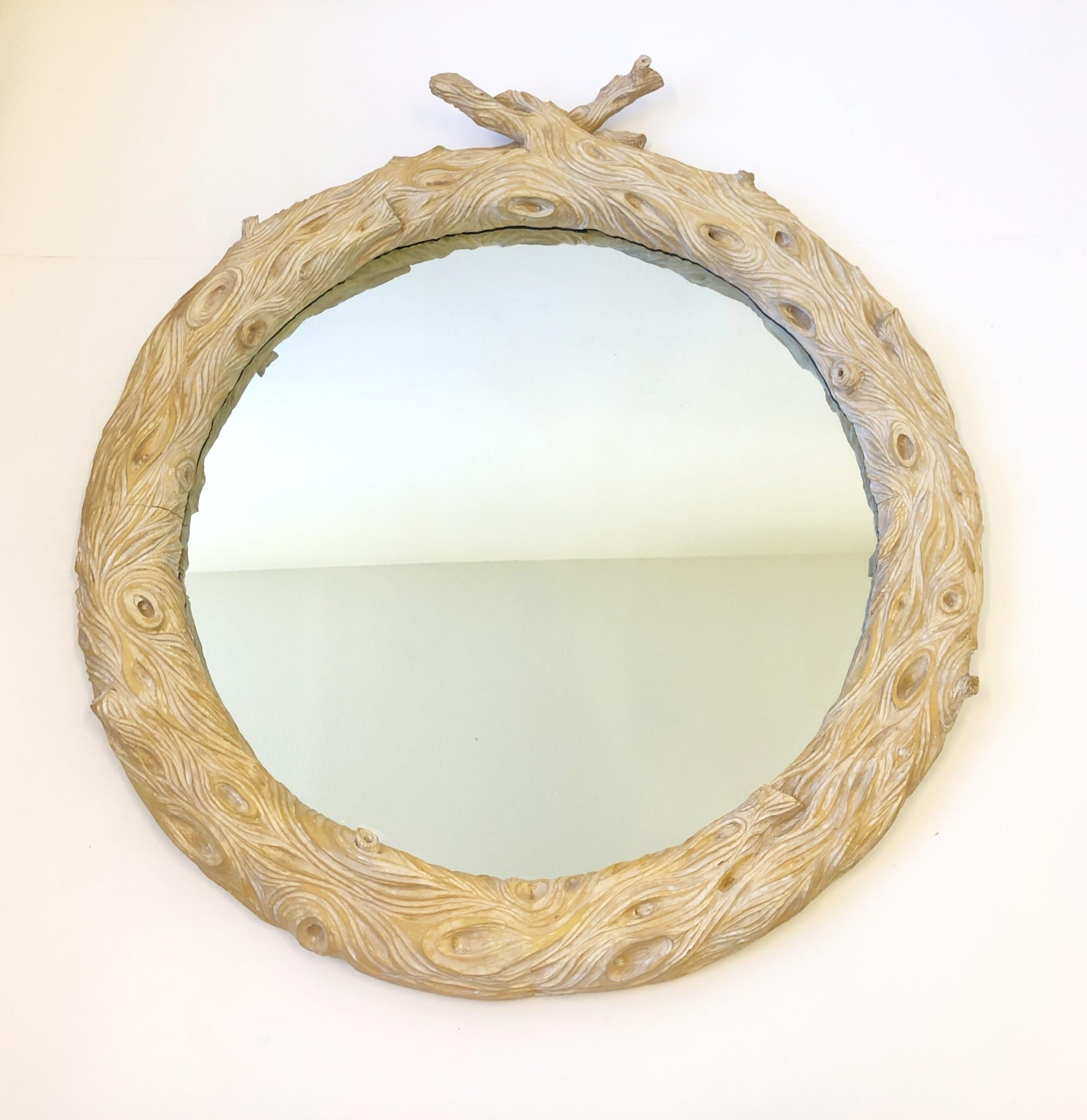Italienischer handgeschnitzter runder italienischer Faux Bois-Spiegel in der Art von Bartolozzi & Maioli (Holz) im Angebot
