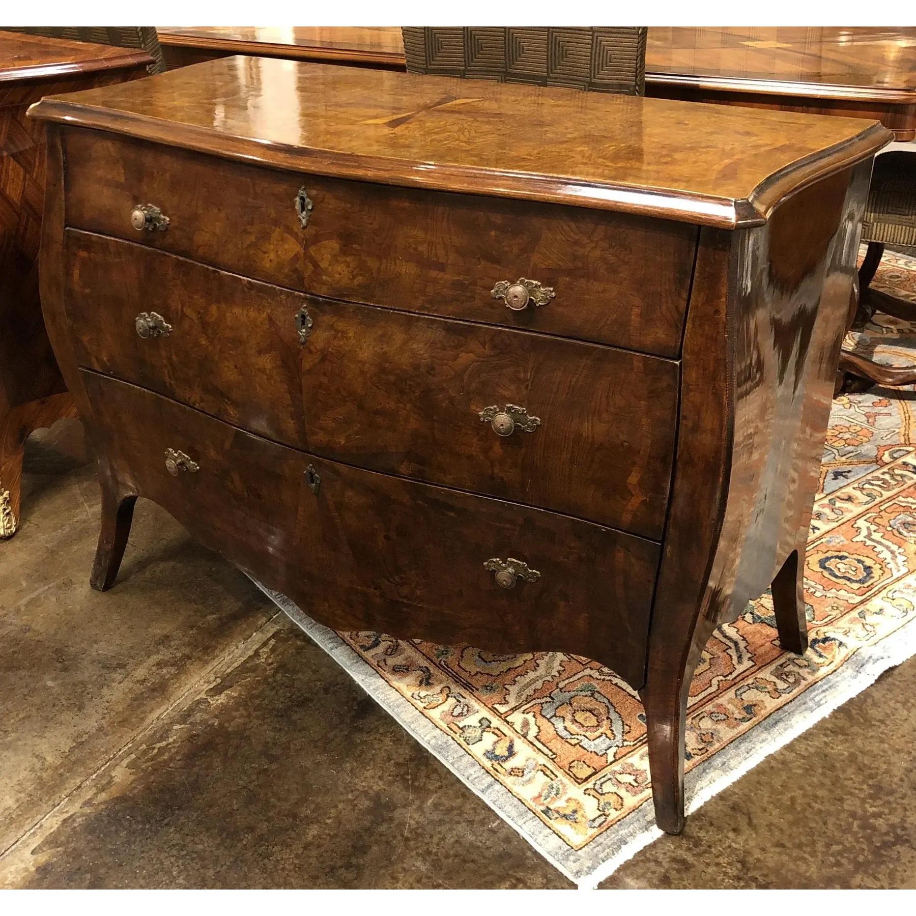 Italian Hand Carved Genoese Baroque Style Commode / Chest of Drawers In Excellent Condition For Sale In Dallas, TX