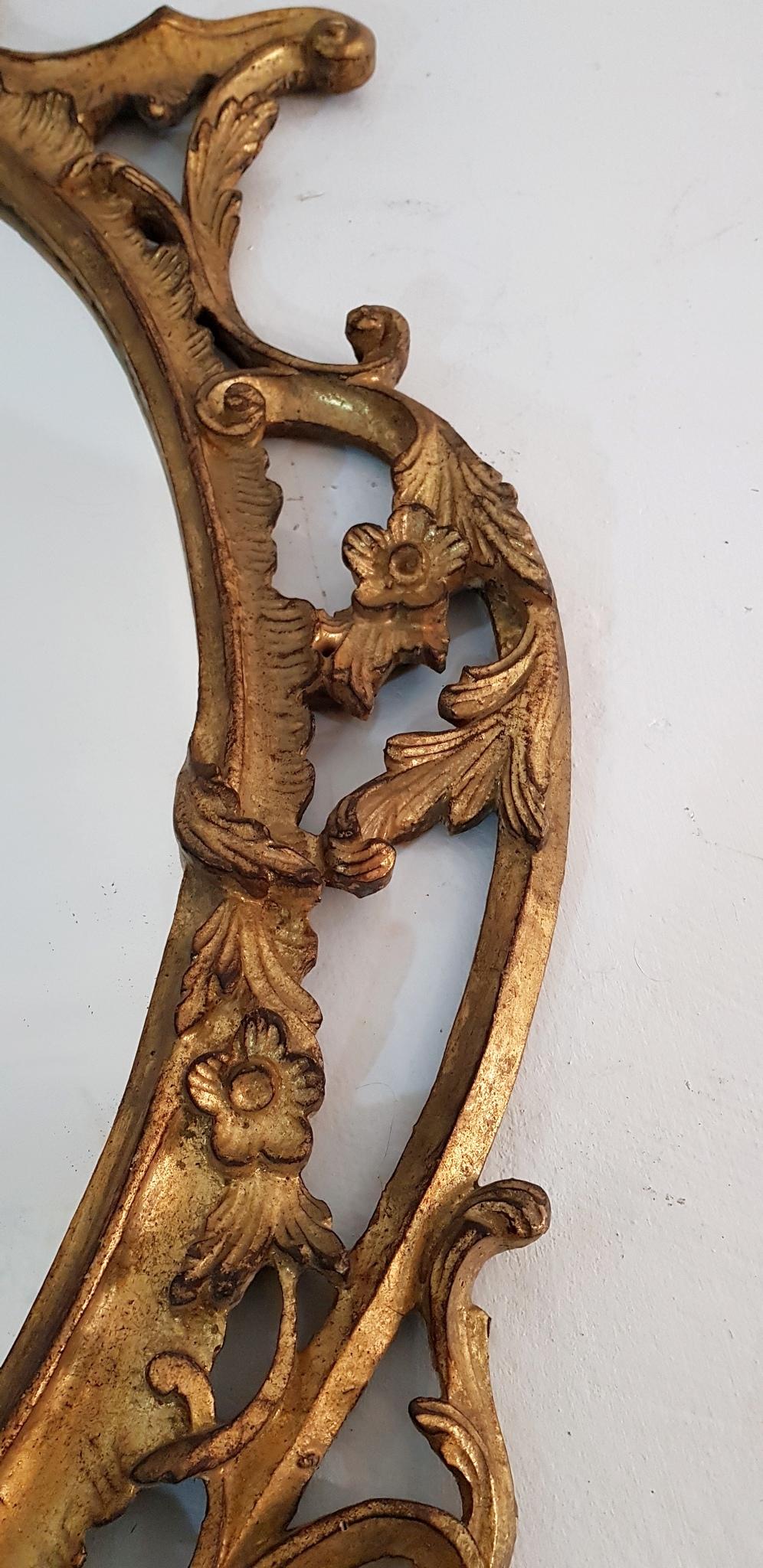 20th Century Italian Hand Carved Gilded Oval Rococo Mirror