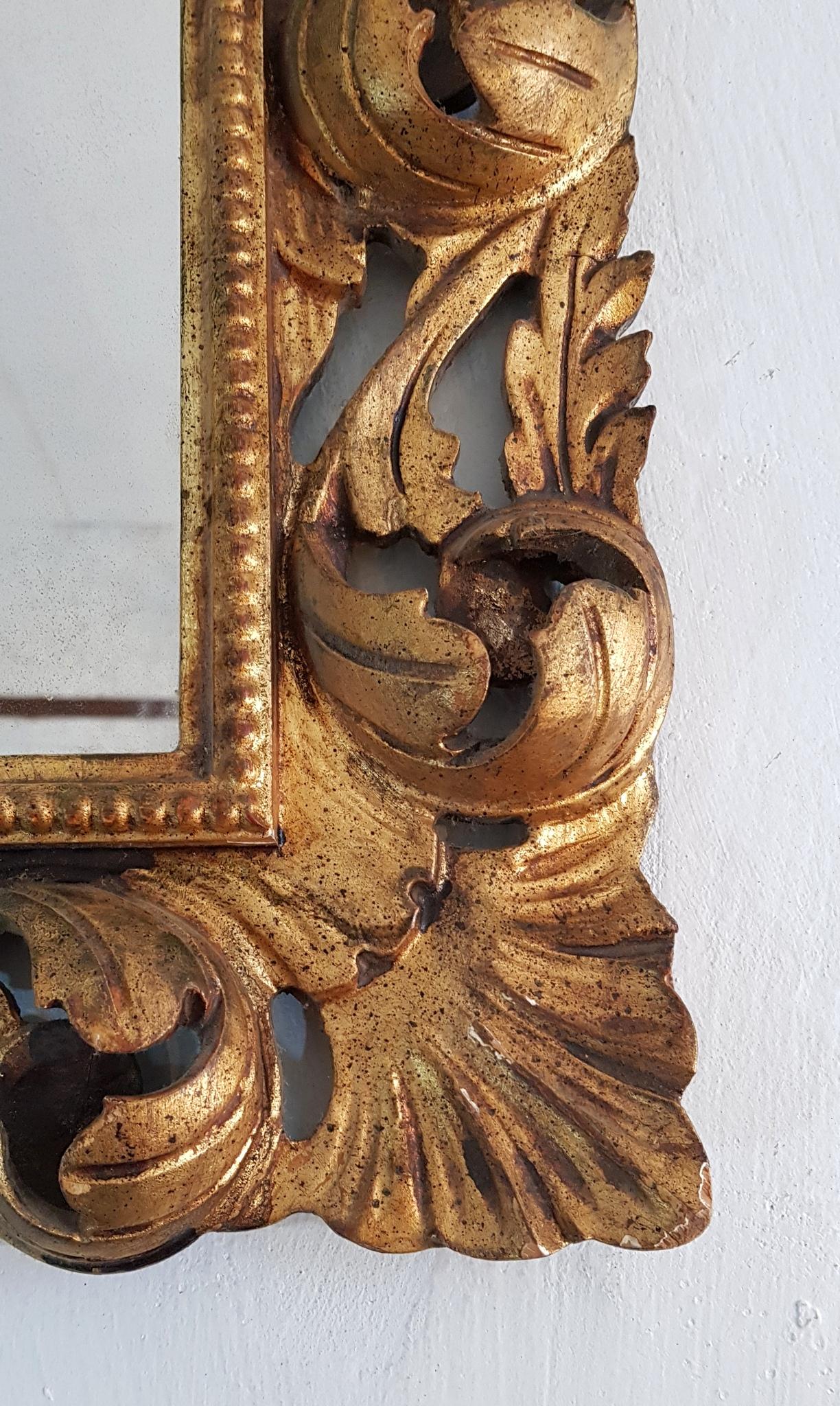 Italian Hand Carved Gilded Rococo Mirror In Good Condition In Albano Laziale, Rome/Lazio