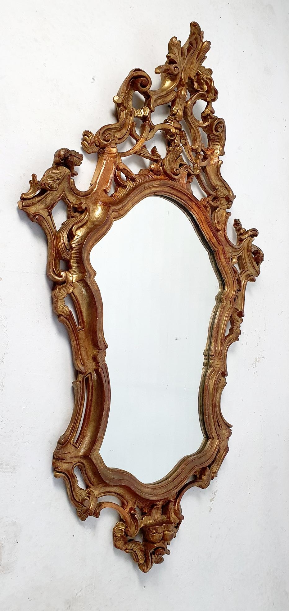 Italian Hand-Carved Gilded Rococo Mirror For Sale 1