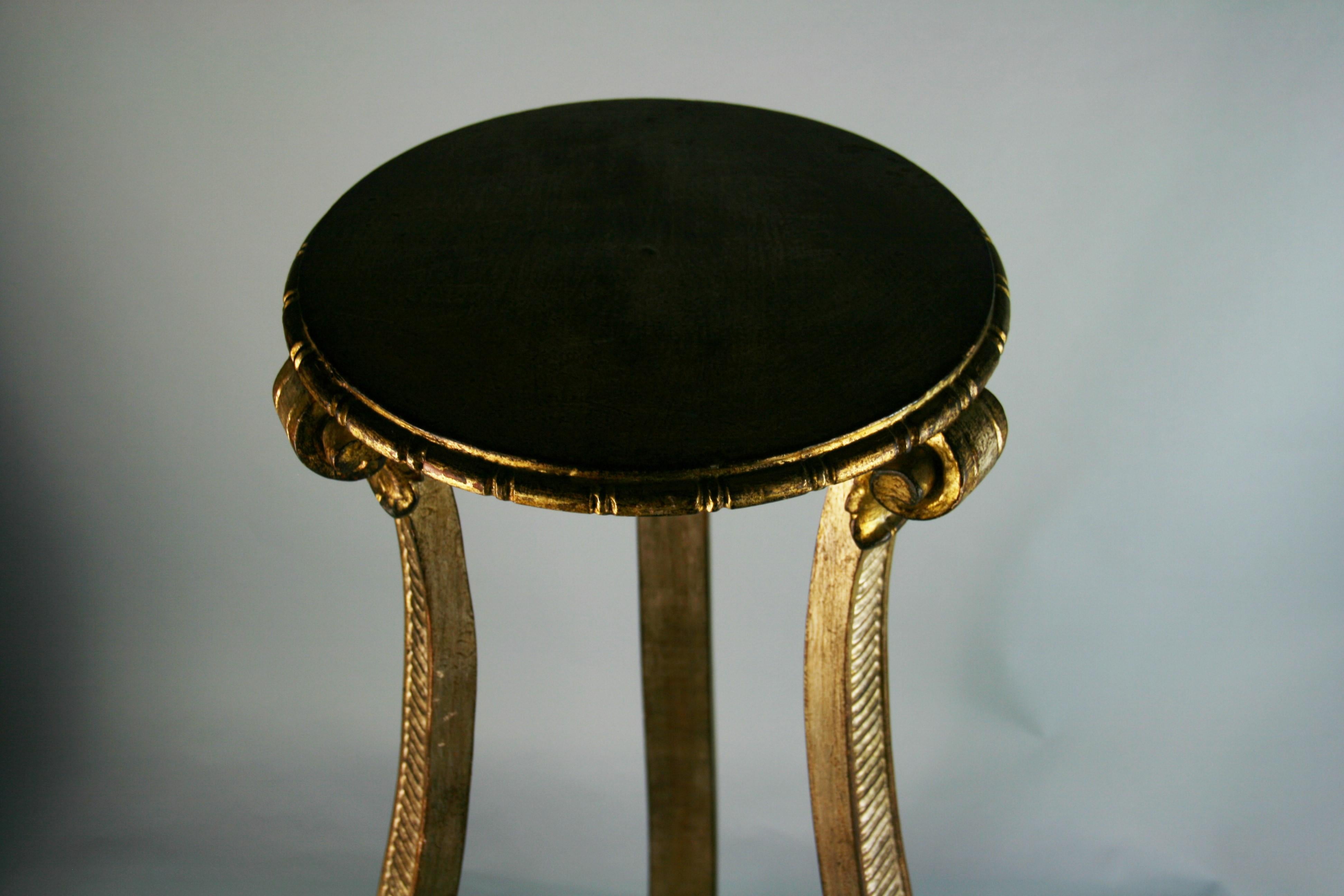 Italian Hand Carved Gilt Wood Pedestal For Sale 2