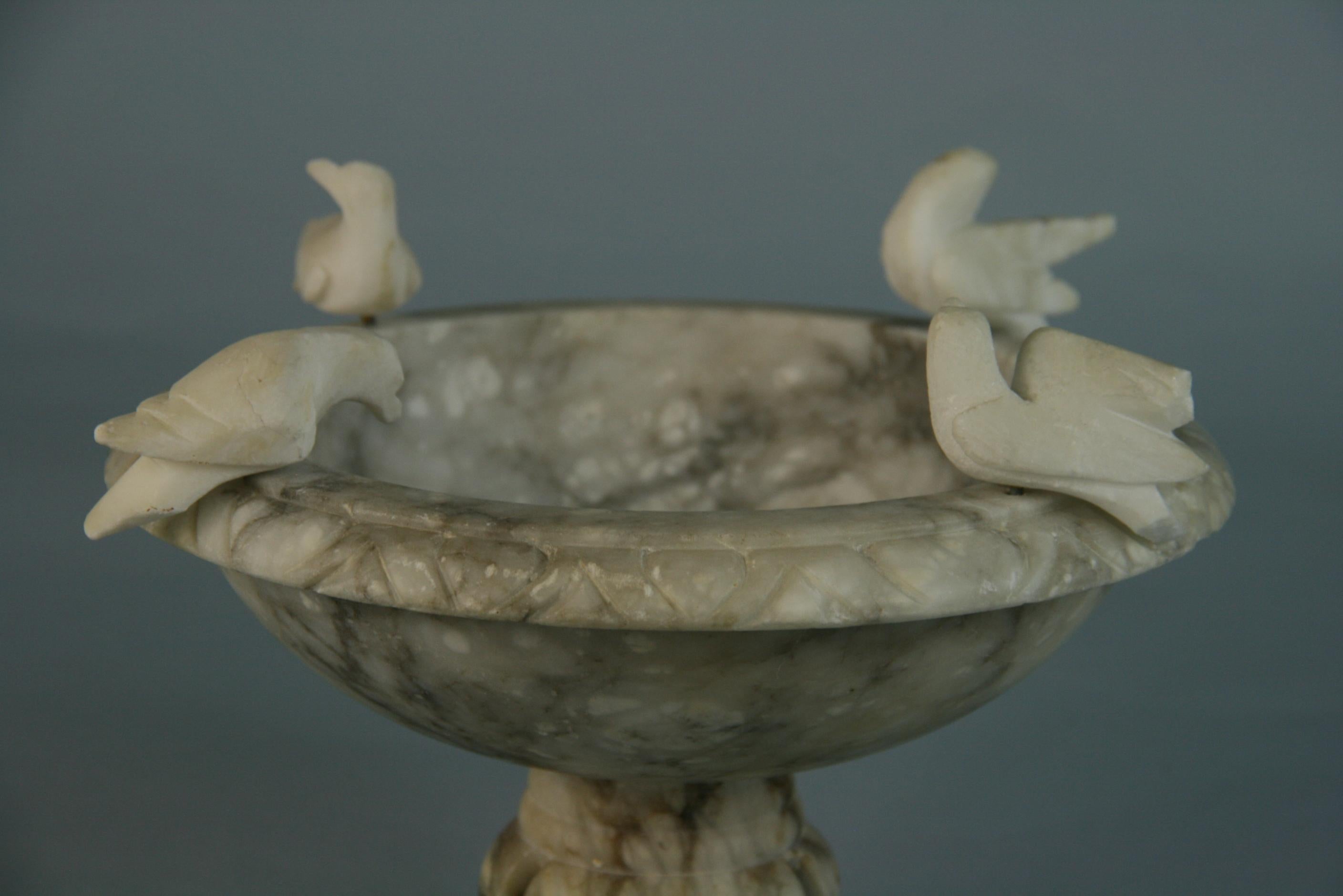 Italian Hand Carved Marble Garden Bird Bath /Feeder In Good Condition In Douglas Manor, NY