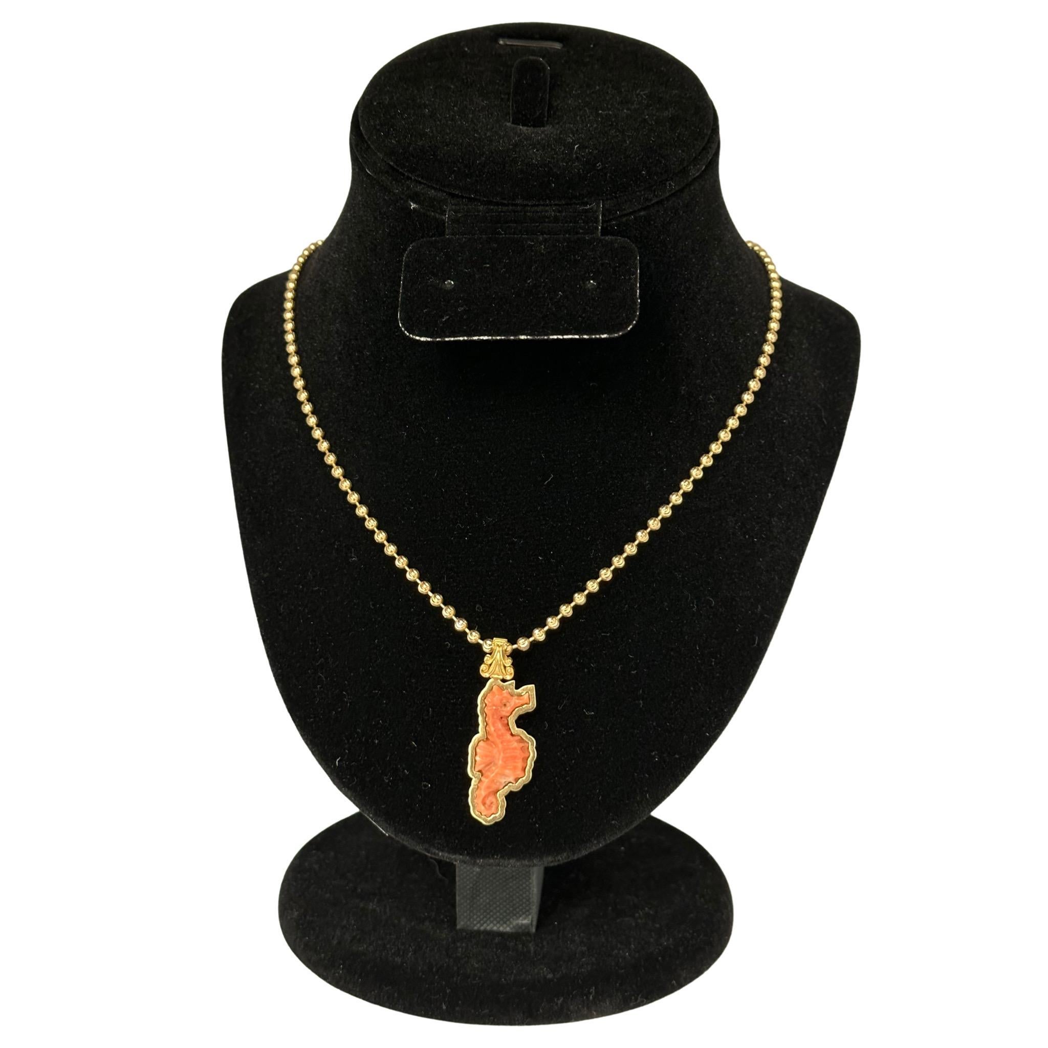 Artisan Italian Hand-Carved Natural Coral Seahorse and 18karat Yellow Gold Pendant For Sale