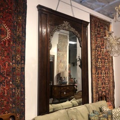 Miroir de sol italien en noyer peuplier sculpté à la main, corniche florale, A Silver