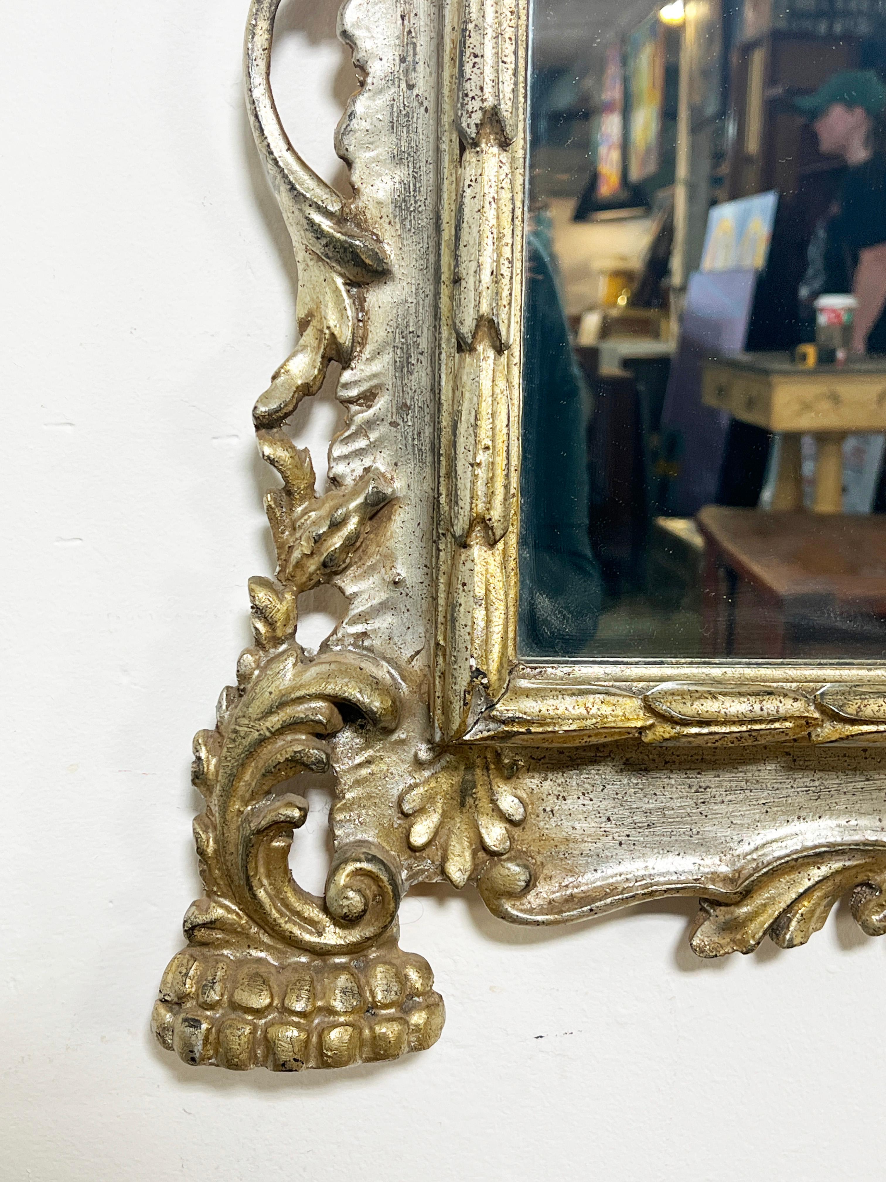 Hollywood Regency Miroir italien à feuilles d'argent sculptées à la main CIRCA 1950s en vente