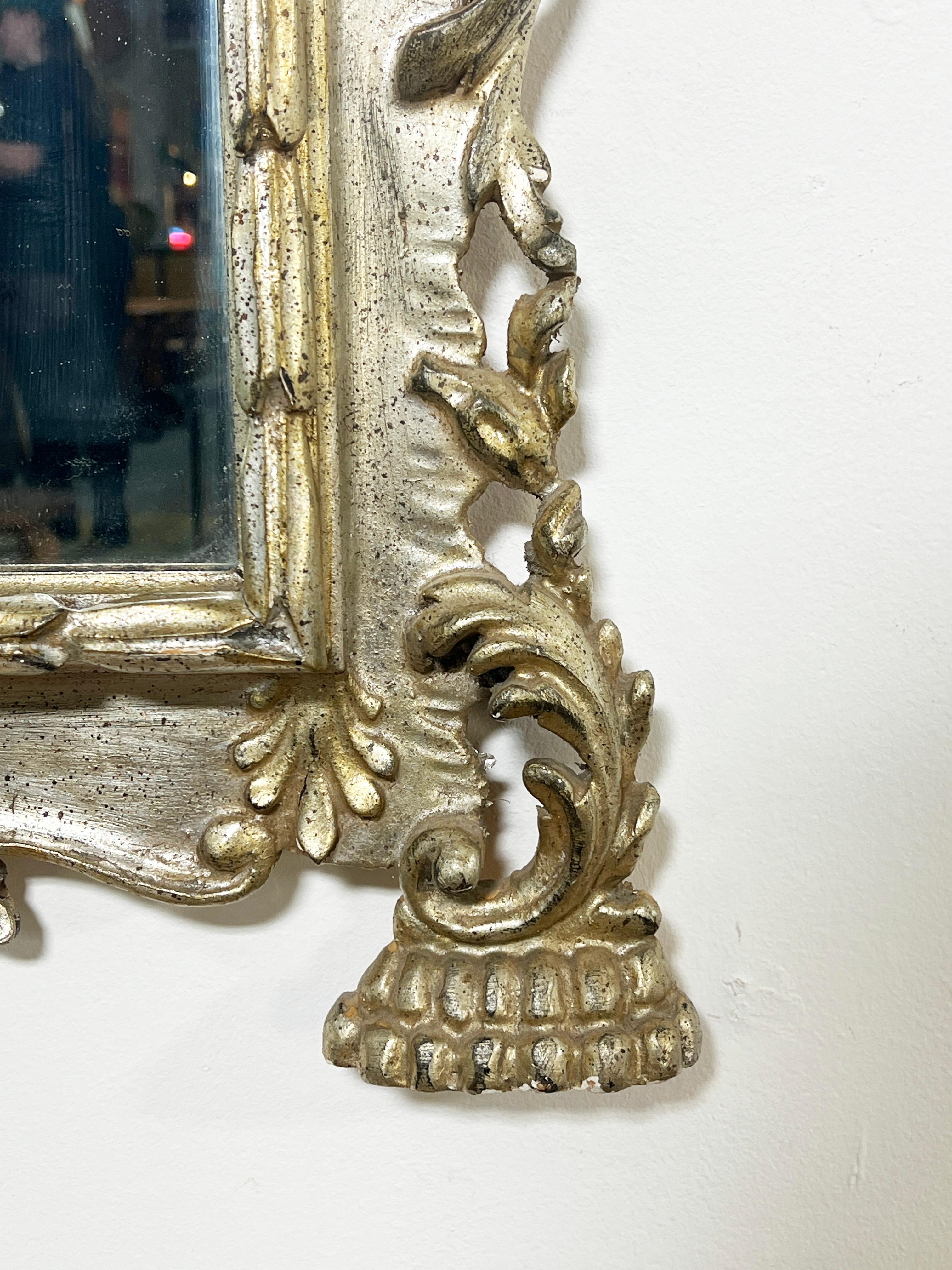 Miroir italien à feuilles d'argent sculptées à la main CIRCA 1950s Bon état - En vente à Peabody, MA