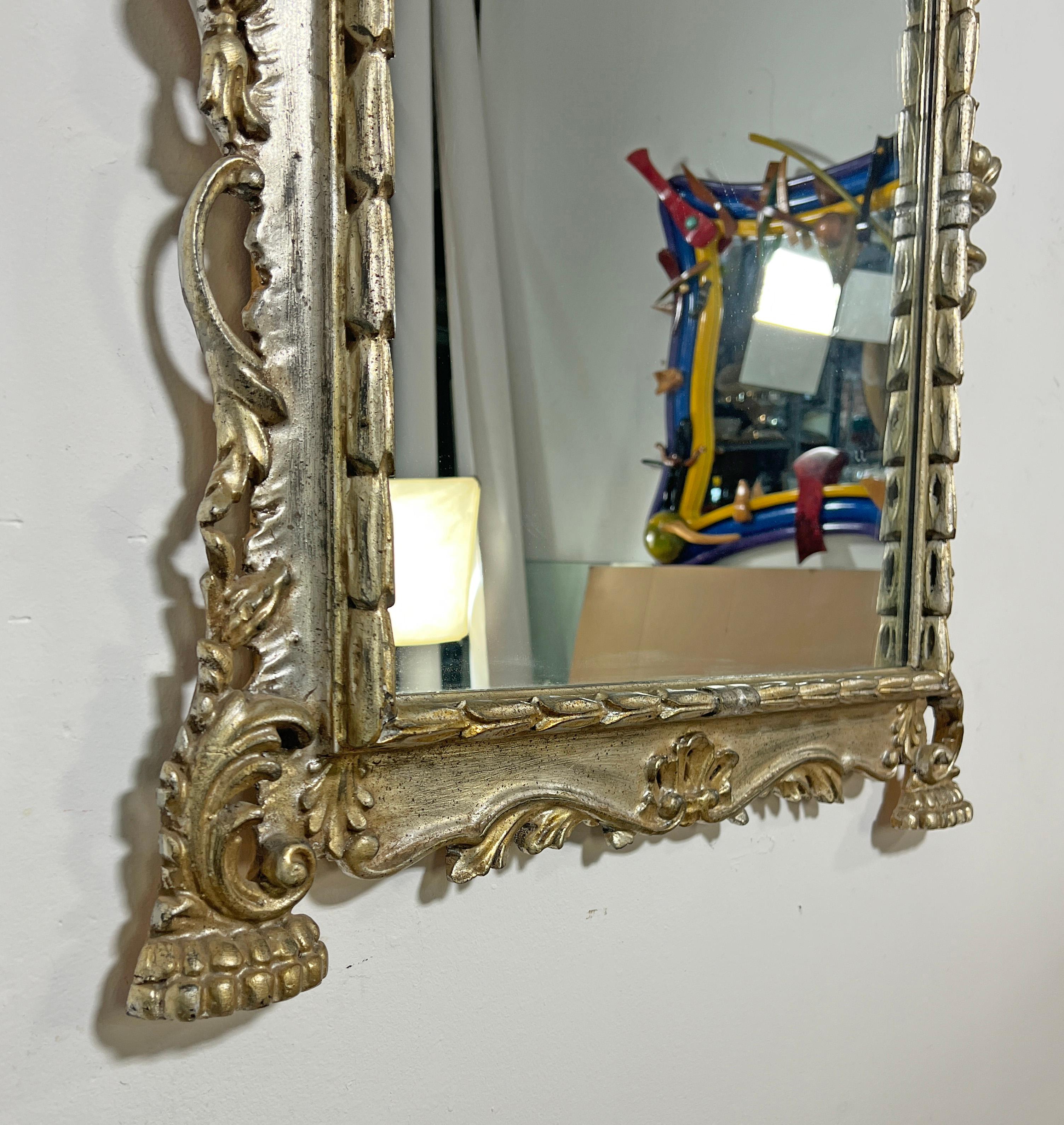 Milieu du XXe siècle Miroir italien à feuilles d'argent sculptées à la main CIRCA 1950s en vente
