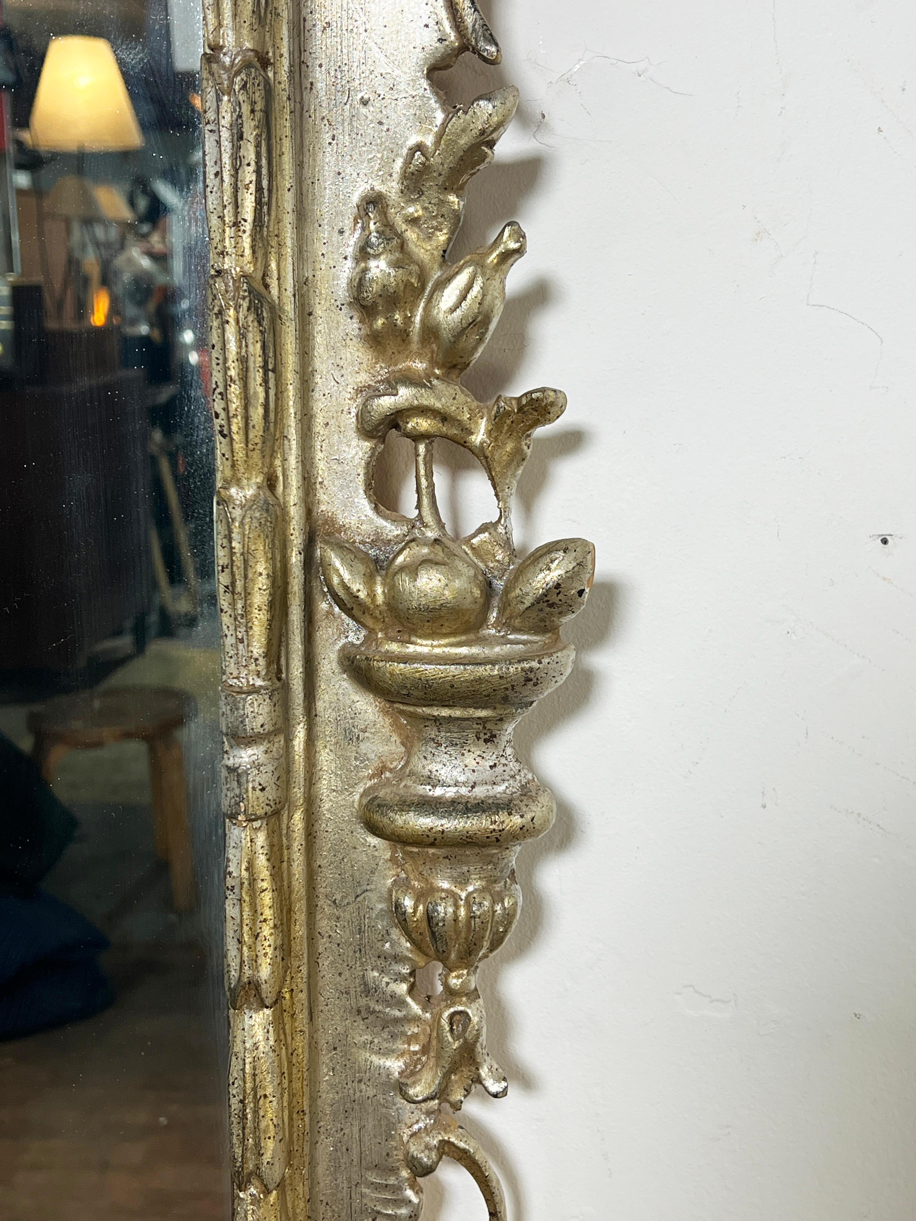 Miroir italien à feuilles d'argent sculptées à la main CIRCA 1950s en vente 2