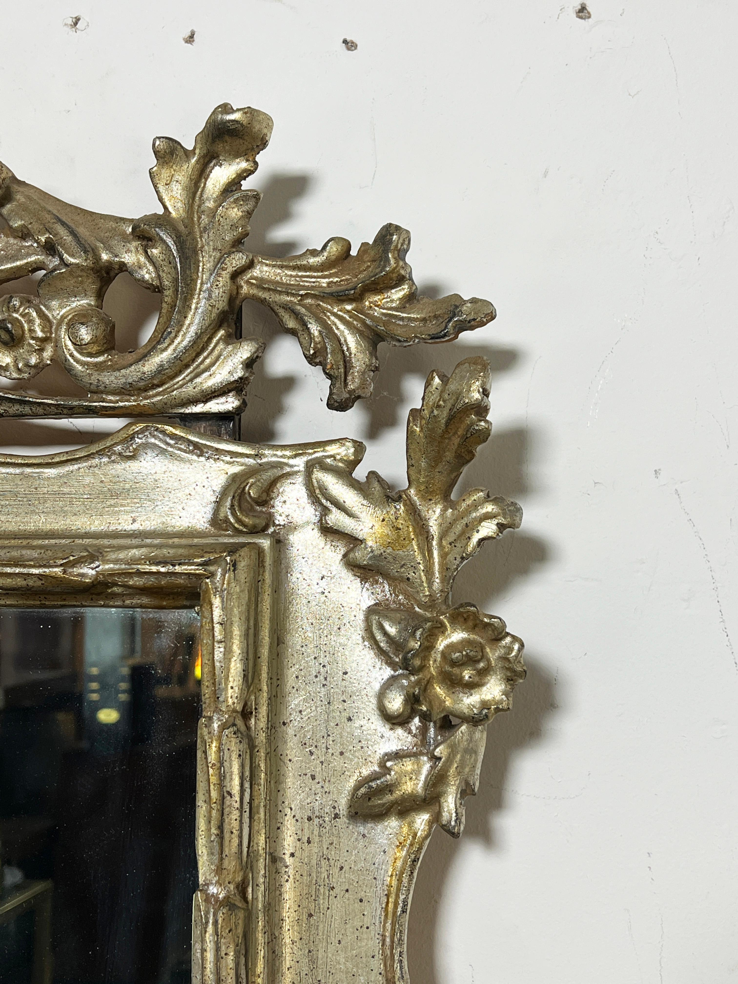 Miroir italien à feuilles d'argent sculptées à la main CIRCA 1950s en vente 3