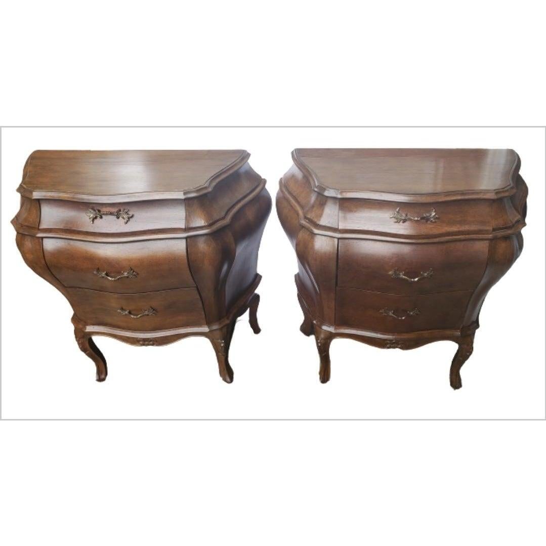Louis XV Italian Hand Carved Walnut Bombe Chests Nightstands, a Pair For Sale