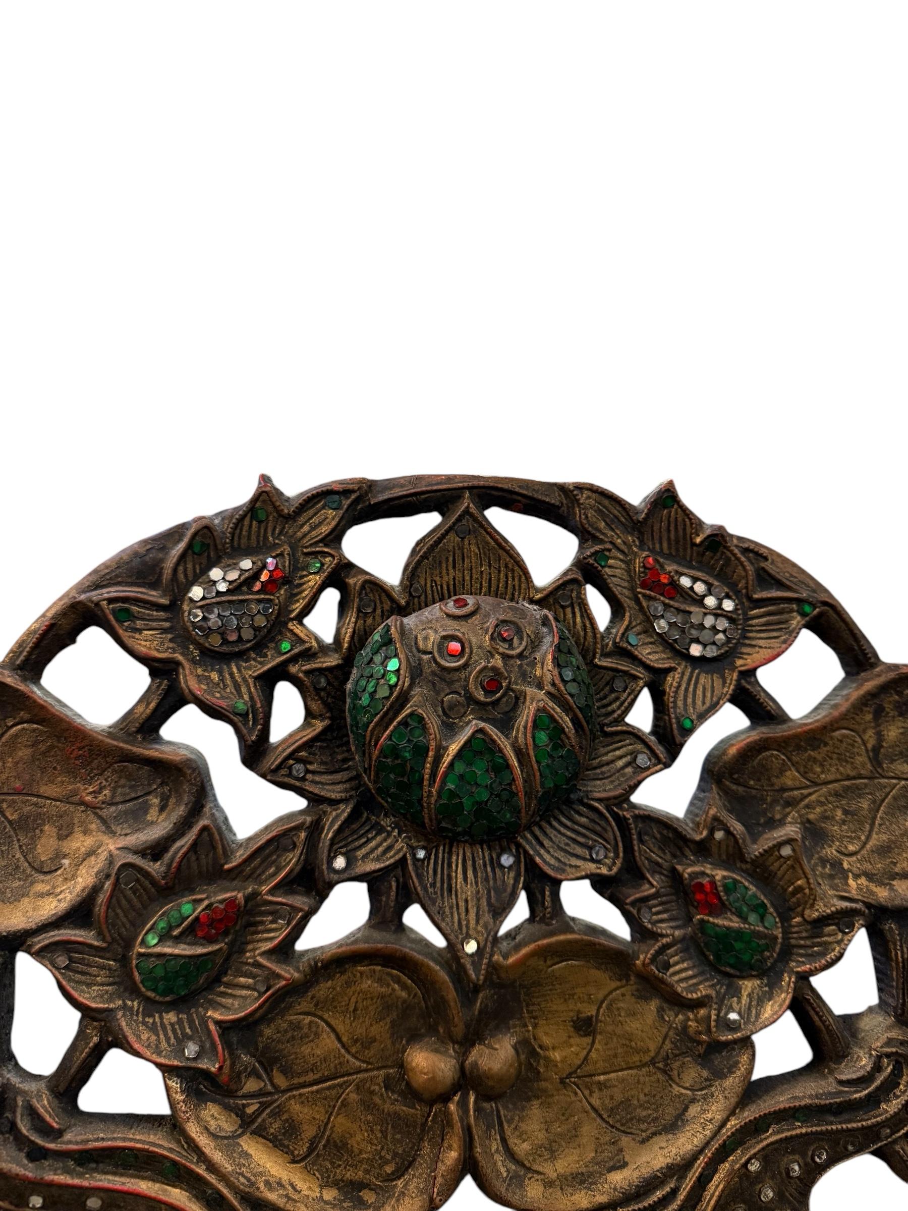 Paire de miroirs italiens à cadre en bois sculpté à la main Excellent état - En vente à Pasadena, CA