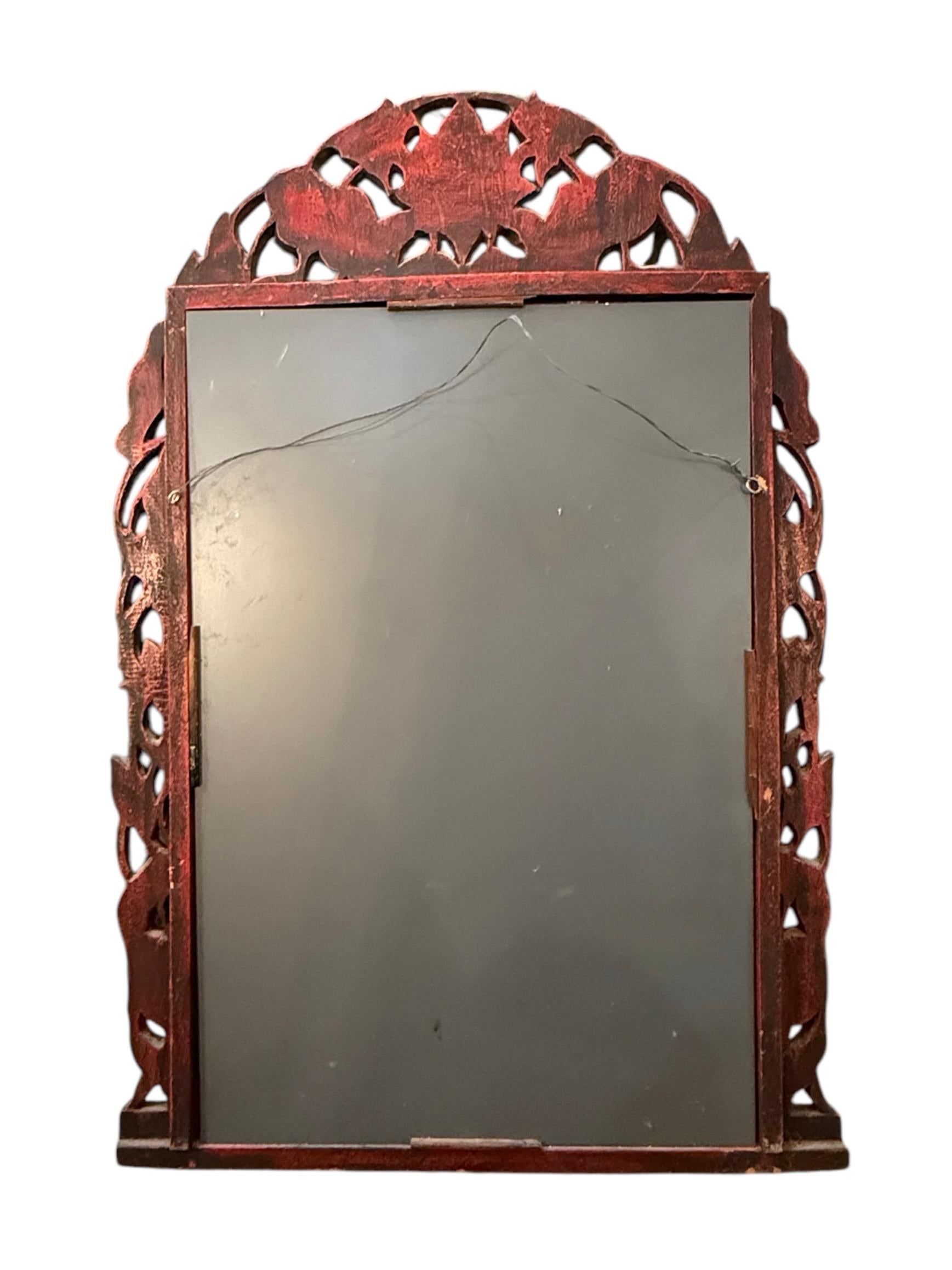 20ième siècle Paire de miroirs italiens à cadre en bois sculpté à la main en vente
