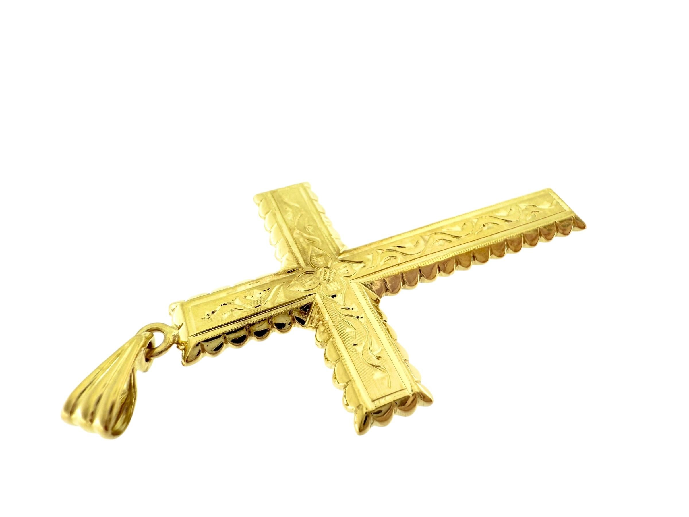 Italian Hand-Carved Yellow Gold Cross with Flowers For Sale 5