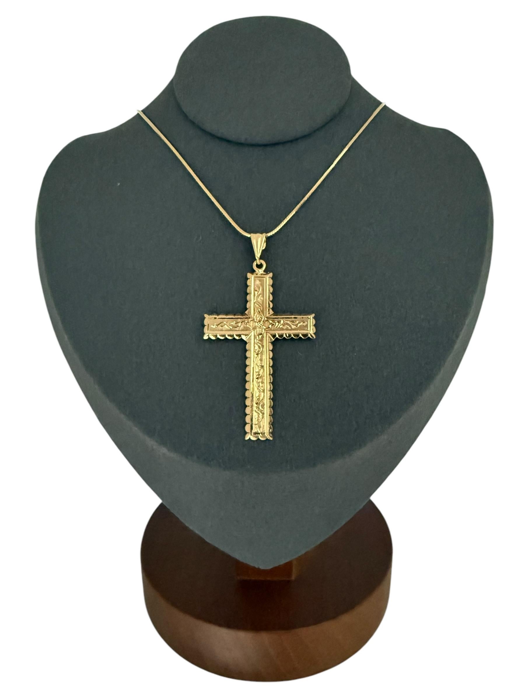 Retro Italian Hand-Carved Yellow Gold Cross with Flowers For Sale