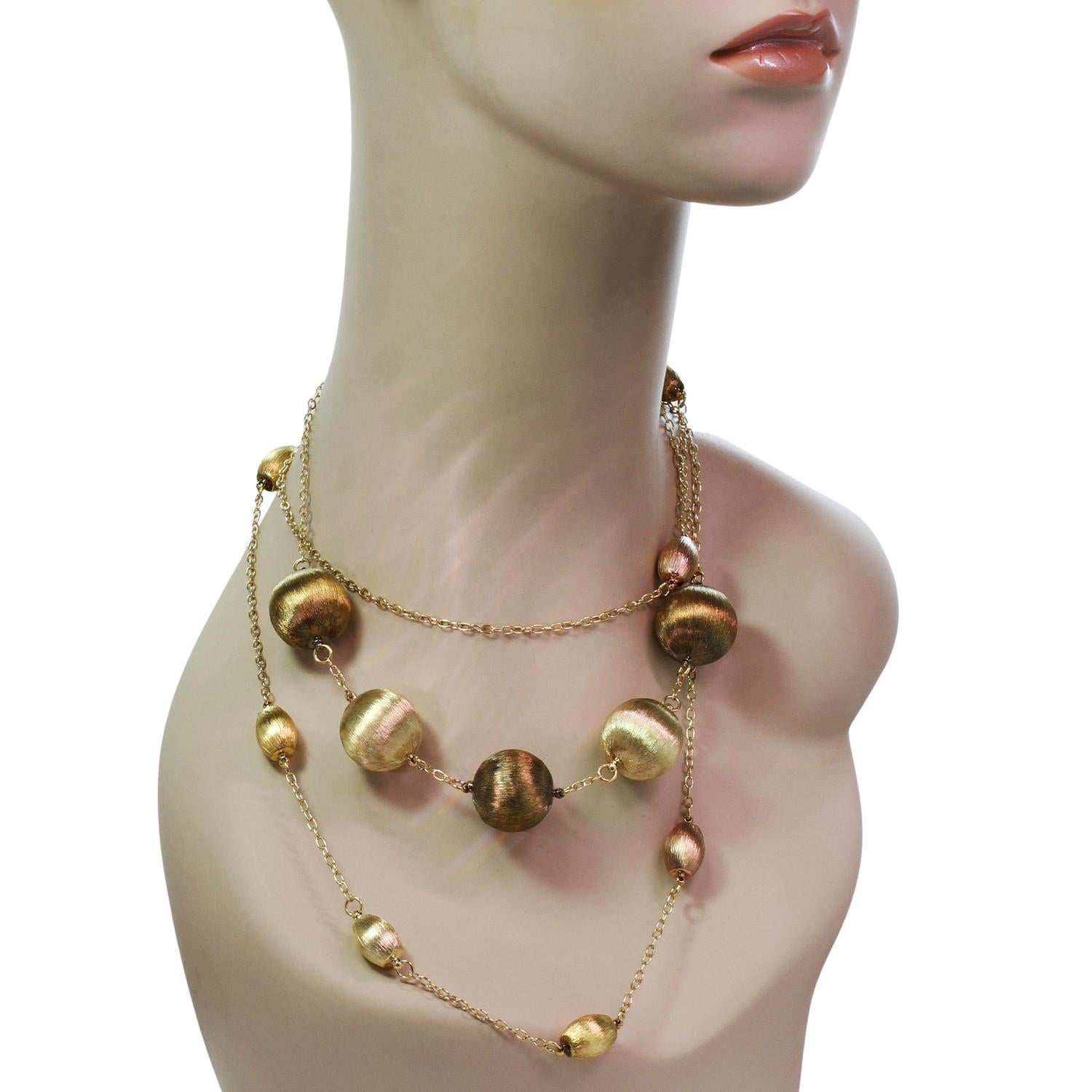 Italienische handgefertigte mehrfarbige gebürstete Goldkugeln Choker & lange Kette Halskette Damen im Angebot