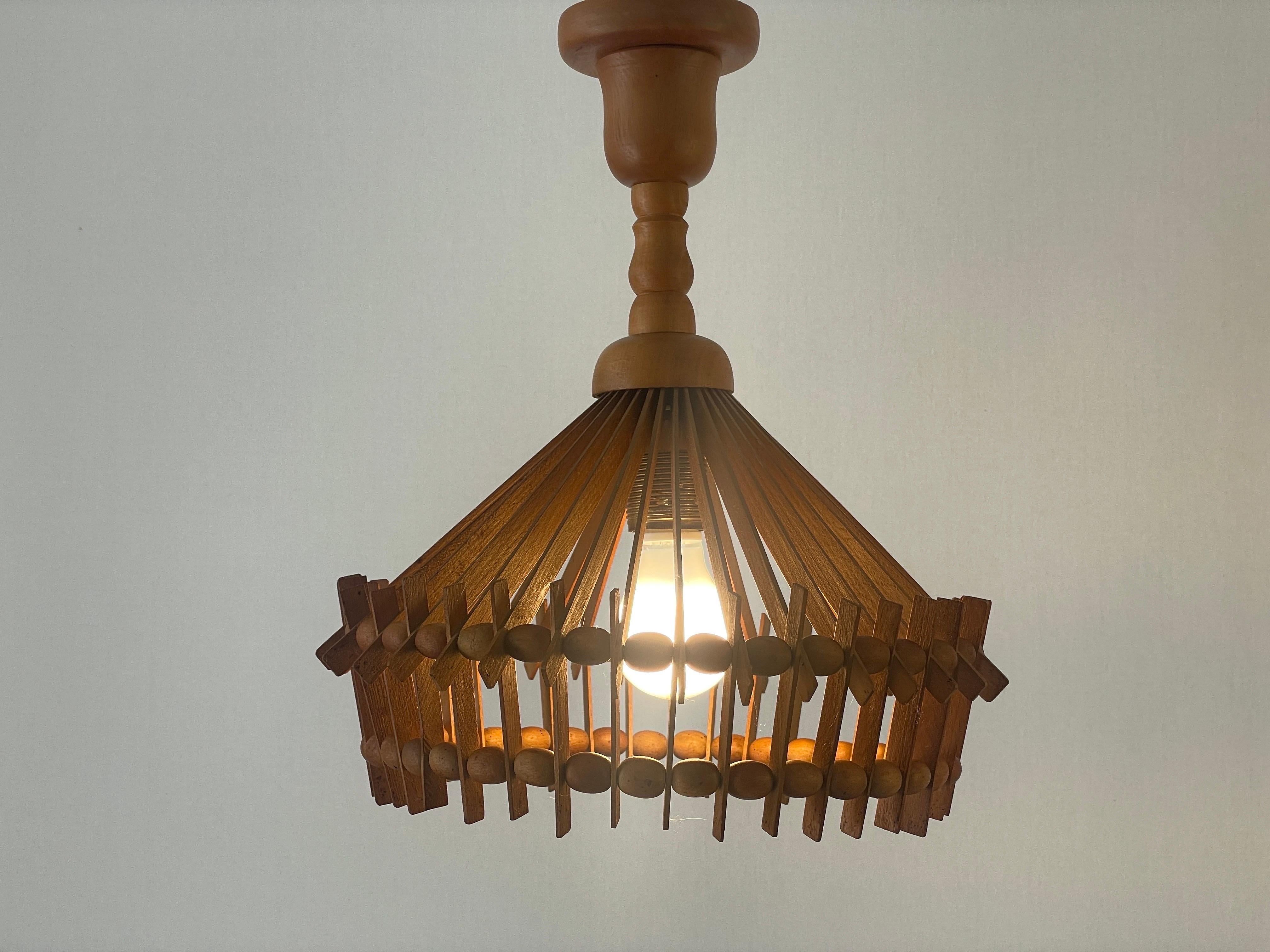 Paire de lampes suspendues en Wood Wood, 1960, Italie en vente 9