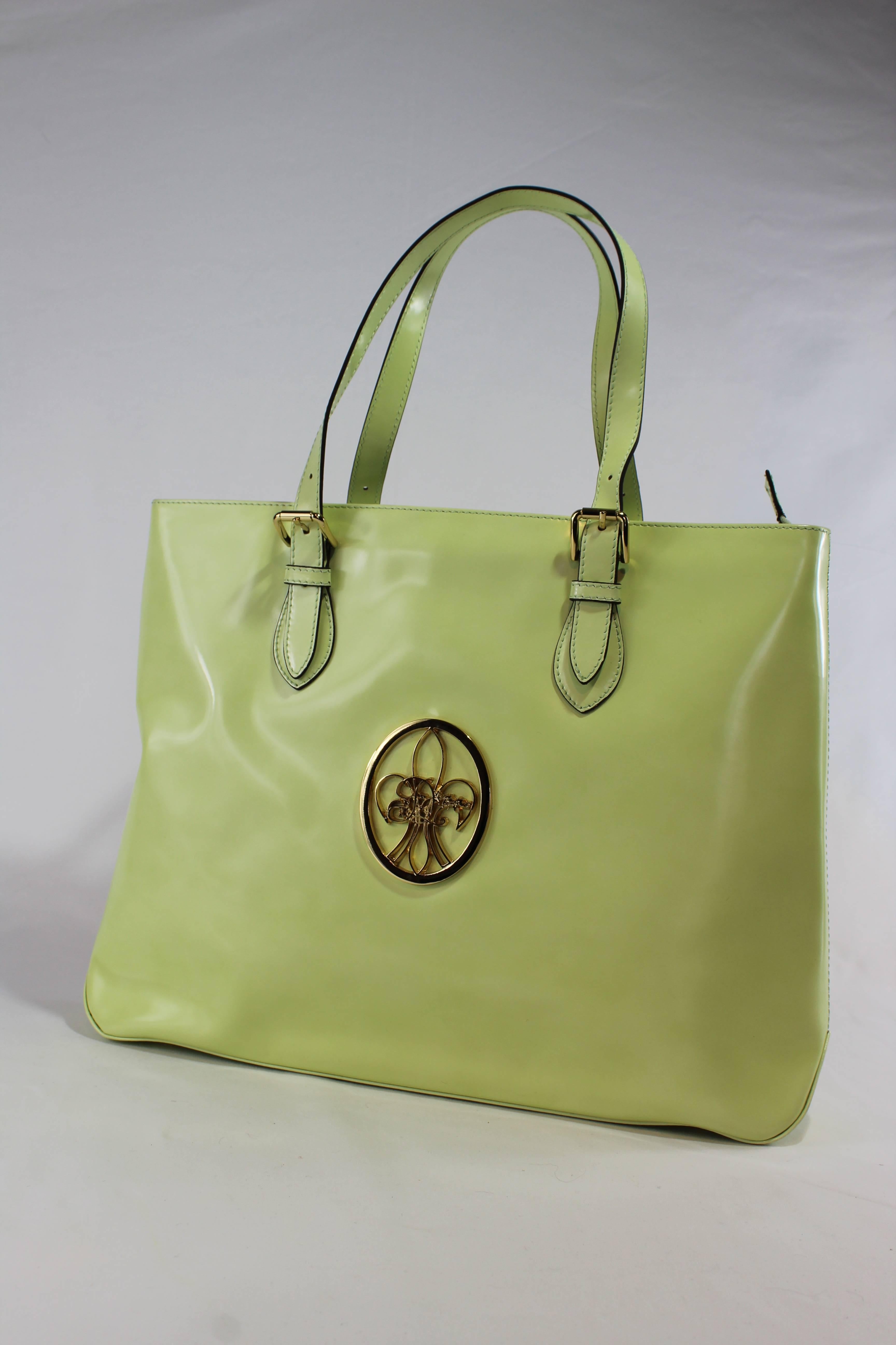 Handbag in varnished leather in eclectic colors, creme linen lining, golden brass features with fleur de lys logo. 
Made in Italy.