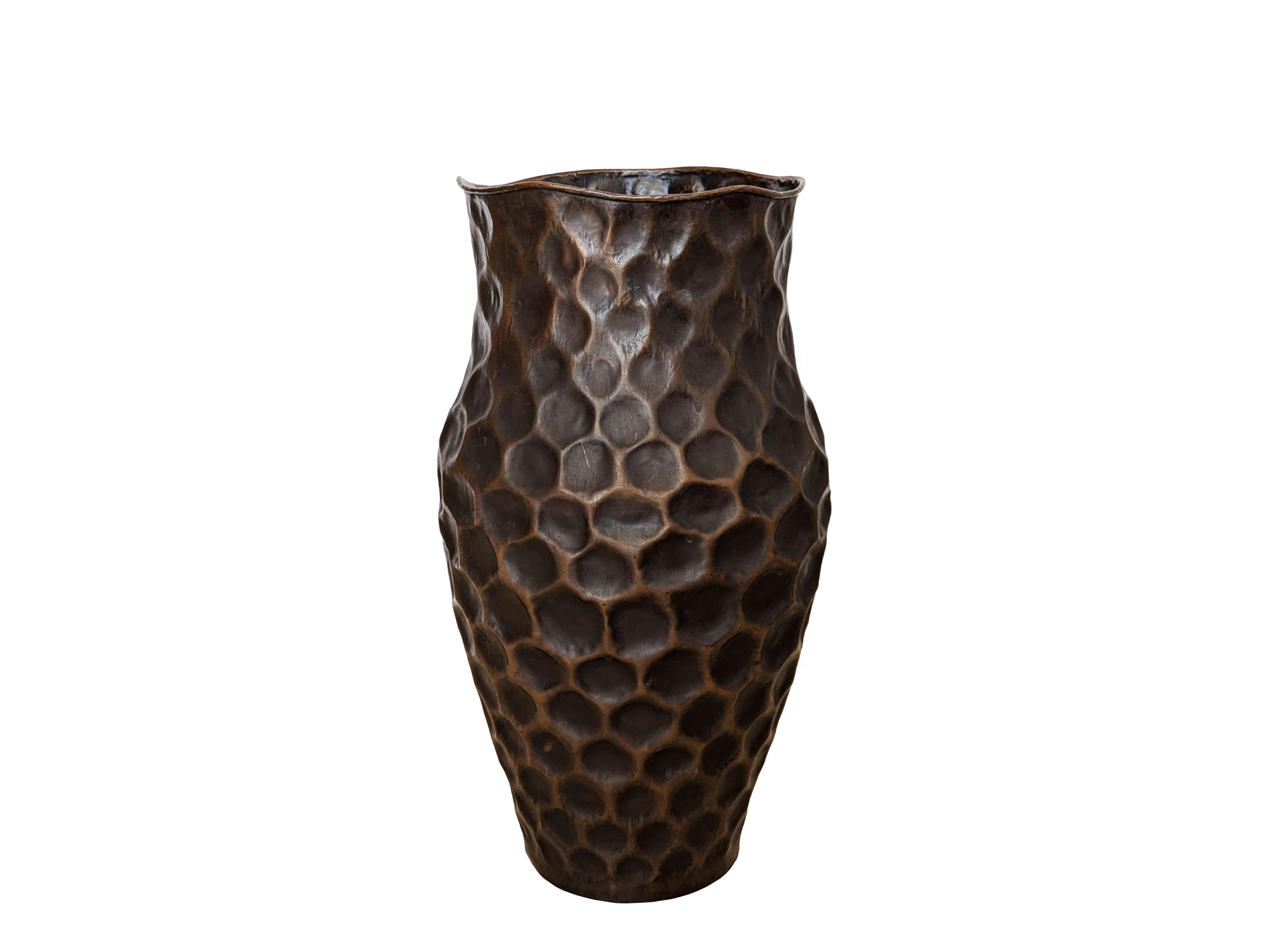Copper Italian hand made 1950s sculptural copper umbrella stand for Attualità Casa Mila For Sale