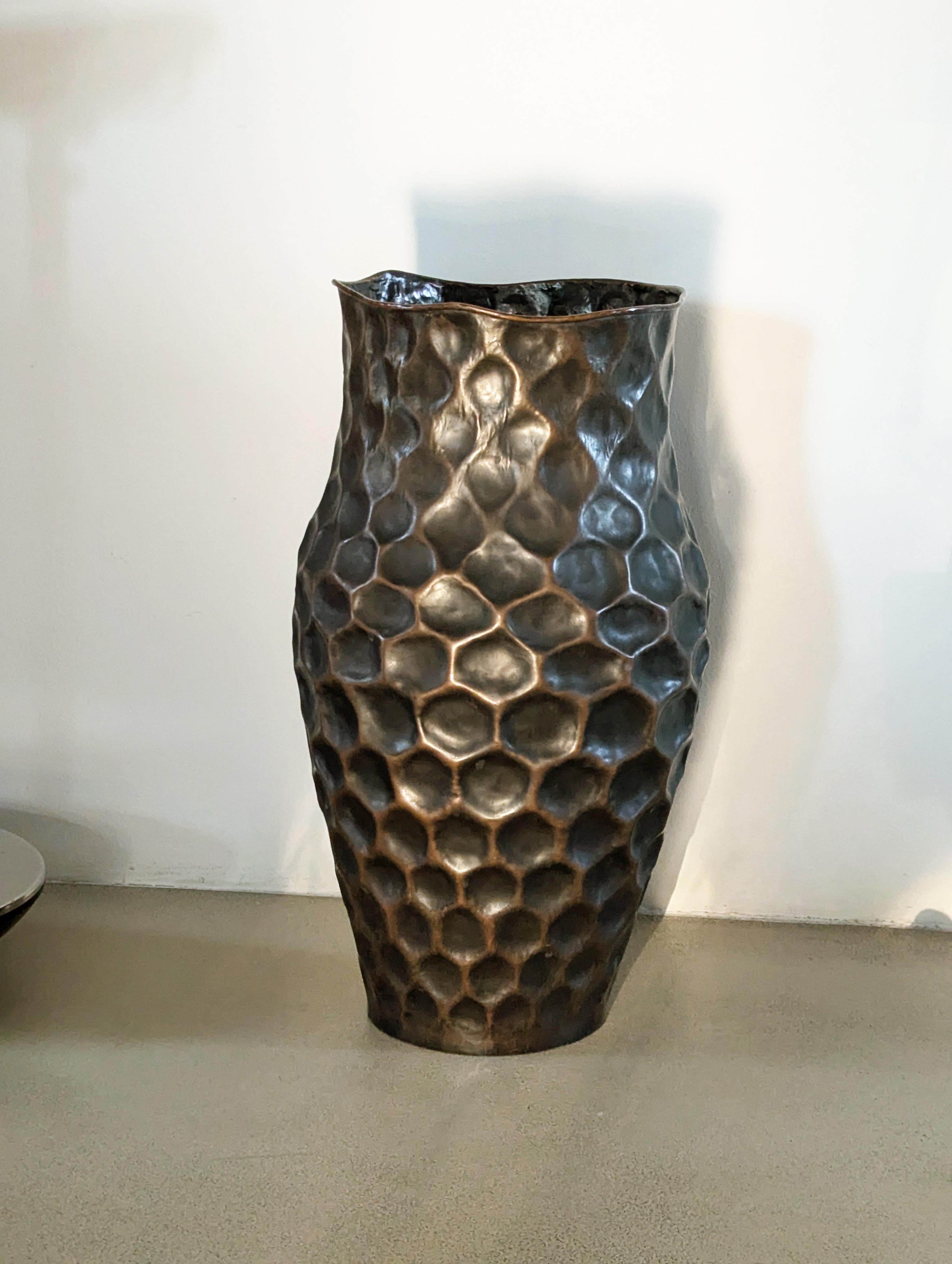 Italian hand made 1950s sculptural copper umbrella stand for Attualità Casa Mila For Sale 2