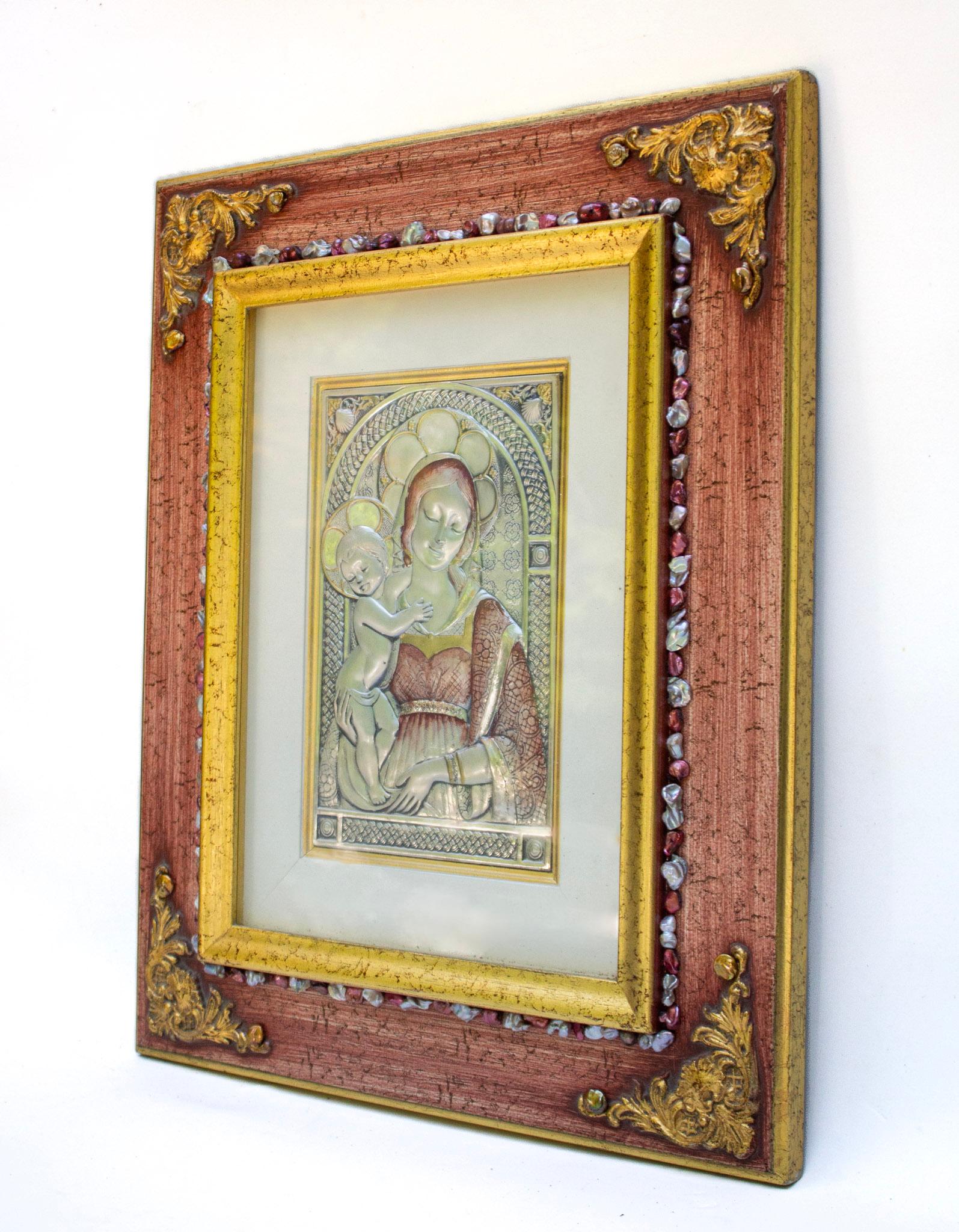 20ième siècle Madonna et enfant de Sicile et argenterie italienne fabriqués à la main dans un cadre en bois ancien en vente