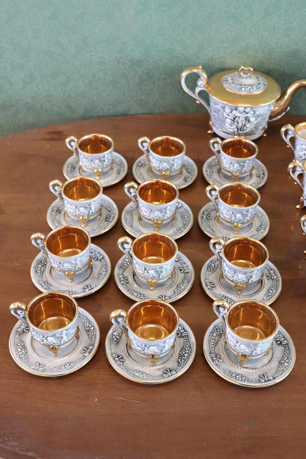 Italienisches handbemaltes und vergoldetes Porzellan Tee Kaffee Set von Capodimonte 58 Teile (Deutsch)