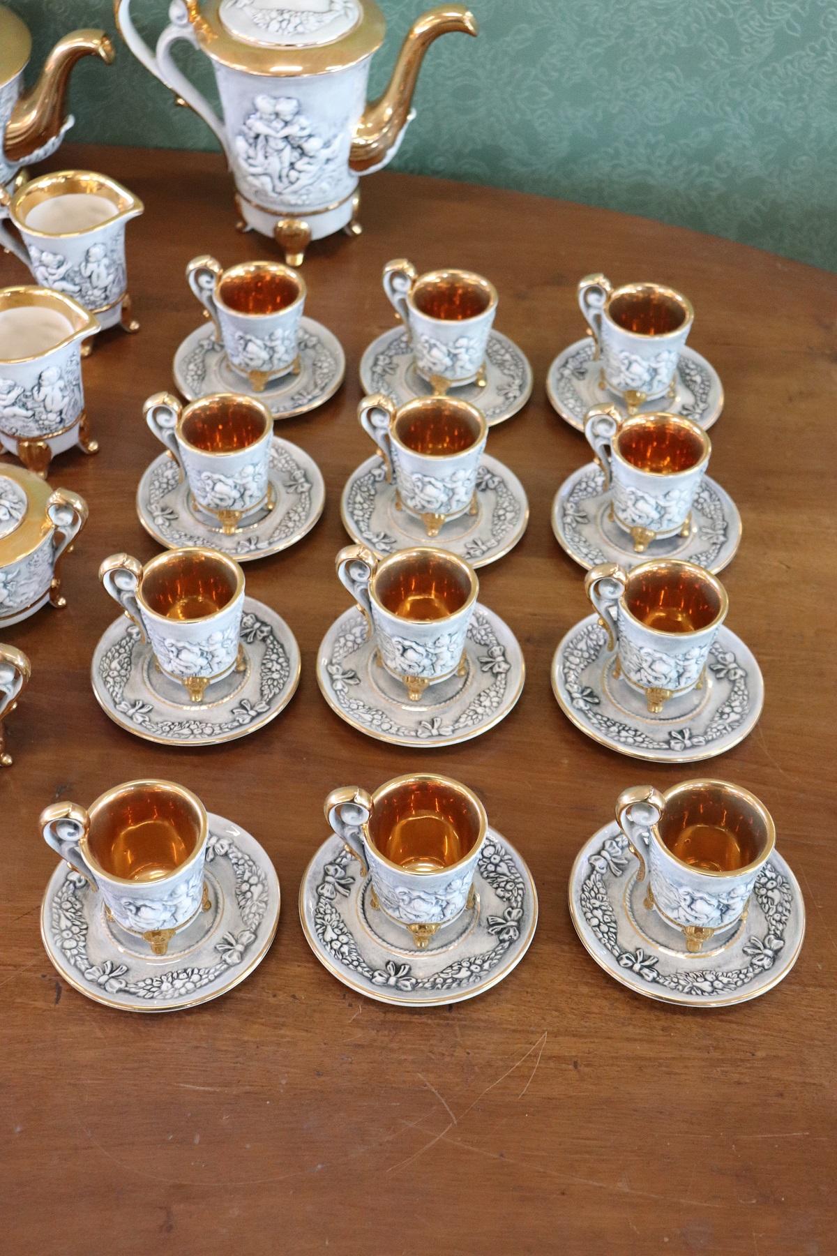 Italienisches handbemaltes und vergoldetes Porzellan Tee Kaffee Set von Capodimonte 58 Teile im Zustand „Hervorragend“ in Casale Monferrato, IT