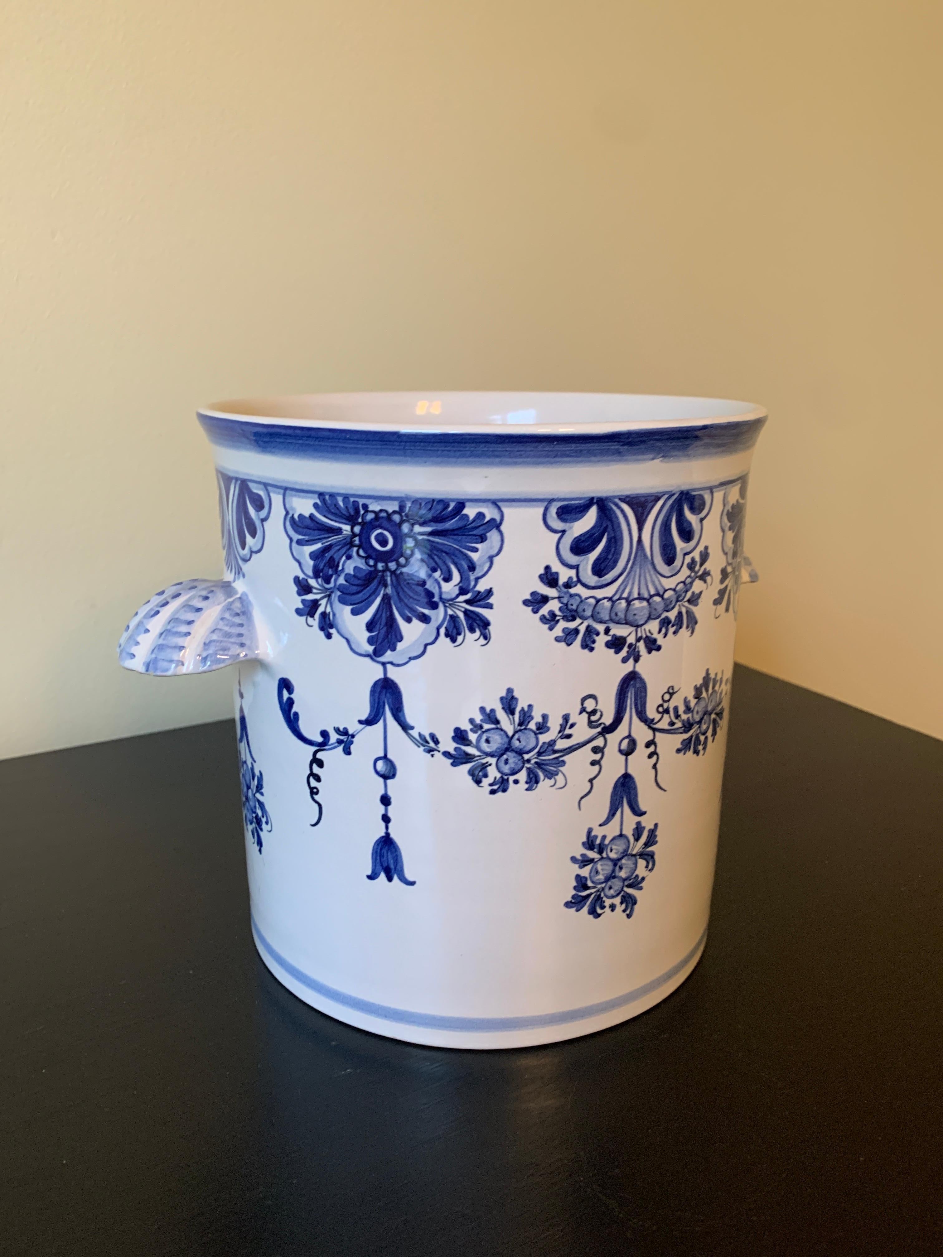 Italian Hand Painted Blue and White Porcelain Ice Bucket In Good Condition For Sale In Elkhart, IN