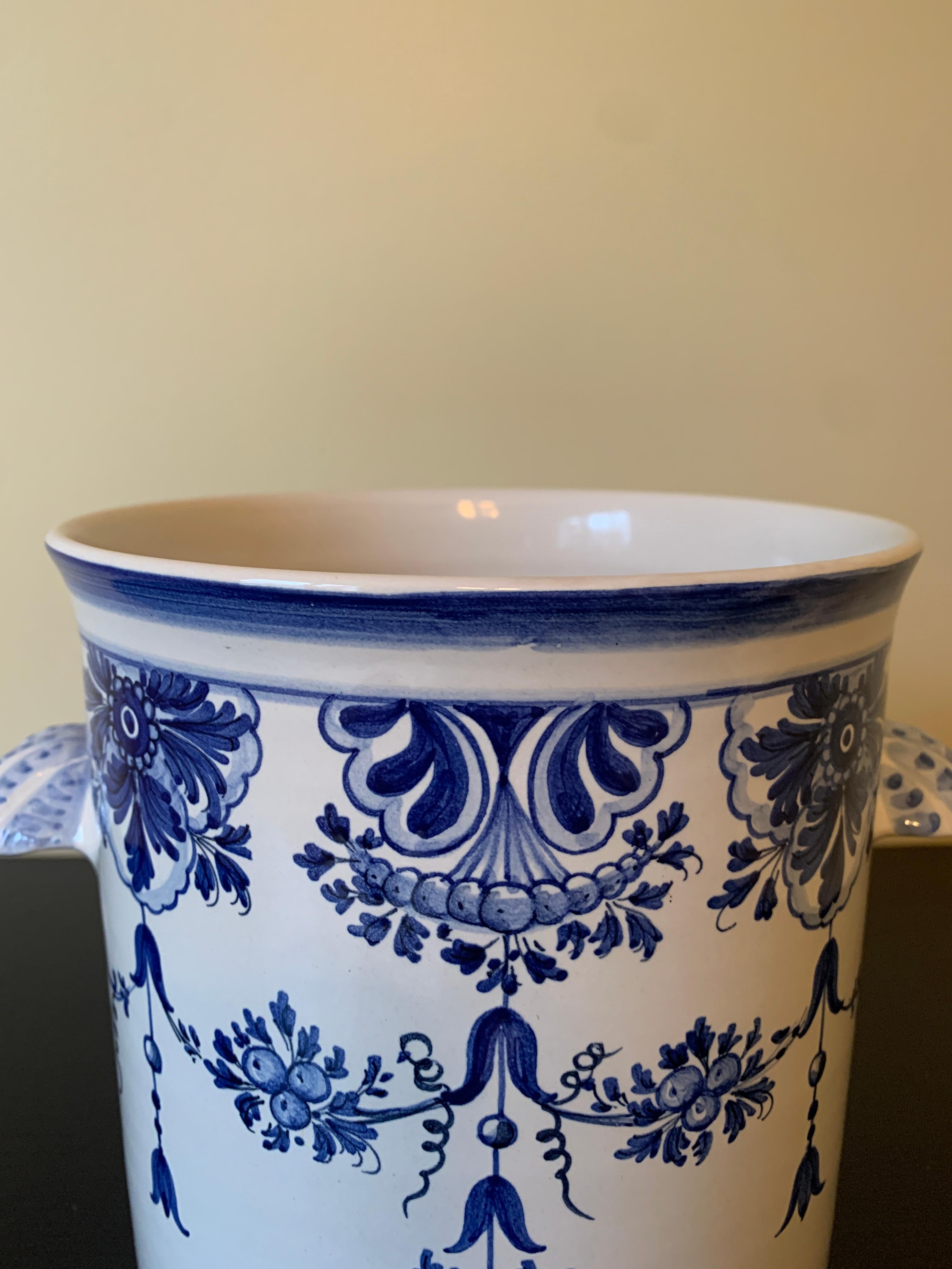 20th Century Italian Hand Painted Blue and White Porcelain Ice Bucket For Sale