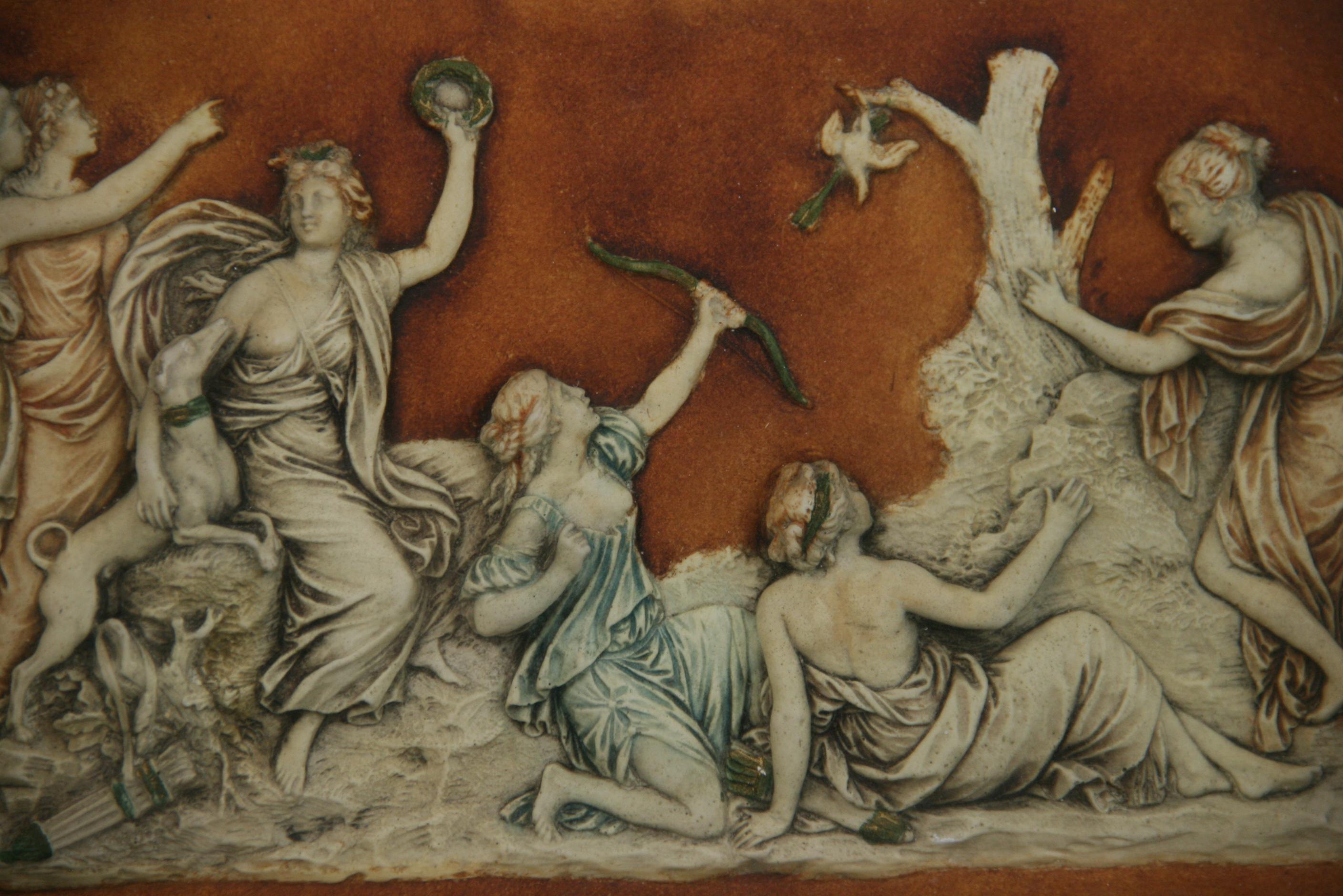 Milieu du XXe siècle Anciennes figures mythologiques italiennes peintes à la main en relief mural en gesso coulé 1930 en vente