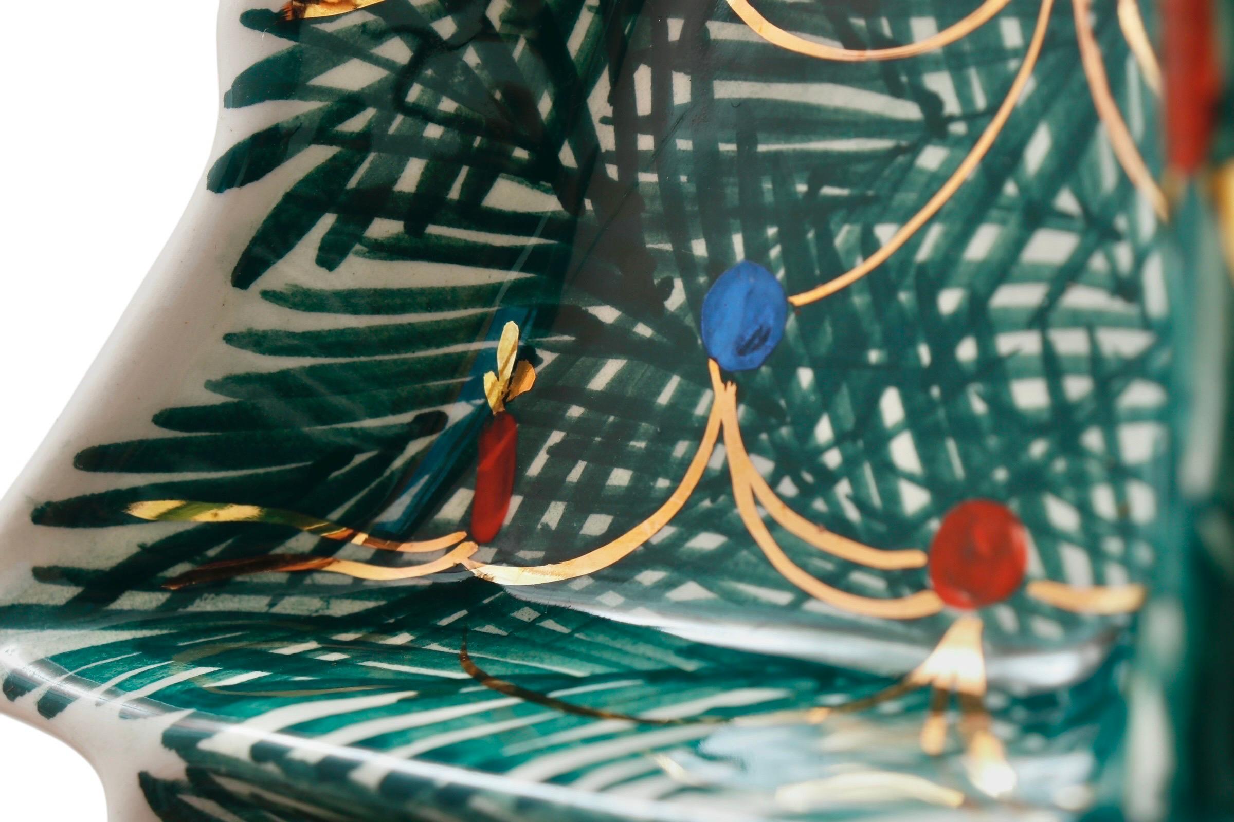 Vassoio con albero di Natale in ceramica dipinta a mano in vendita 1