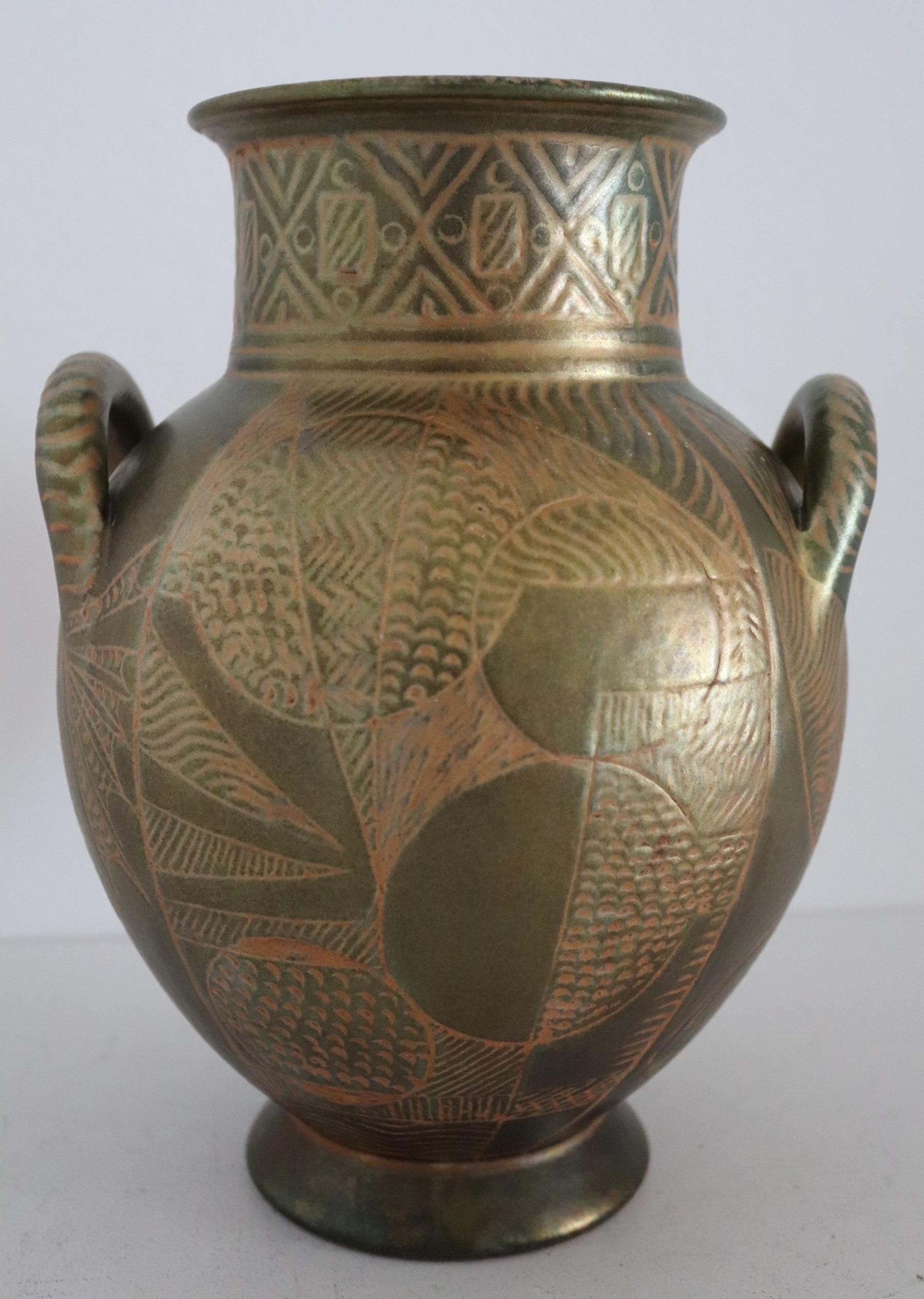 Italian Hand Painted Ceramic Vase in Lustro Glaze by Riccardo Gatti Faenza 1950s For Sale 8