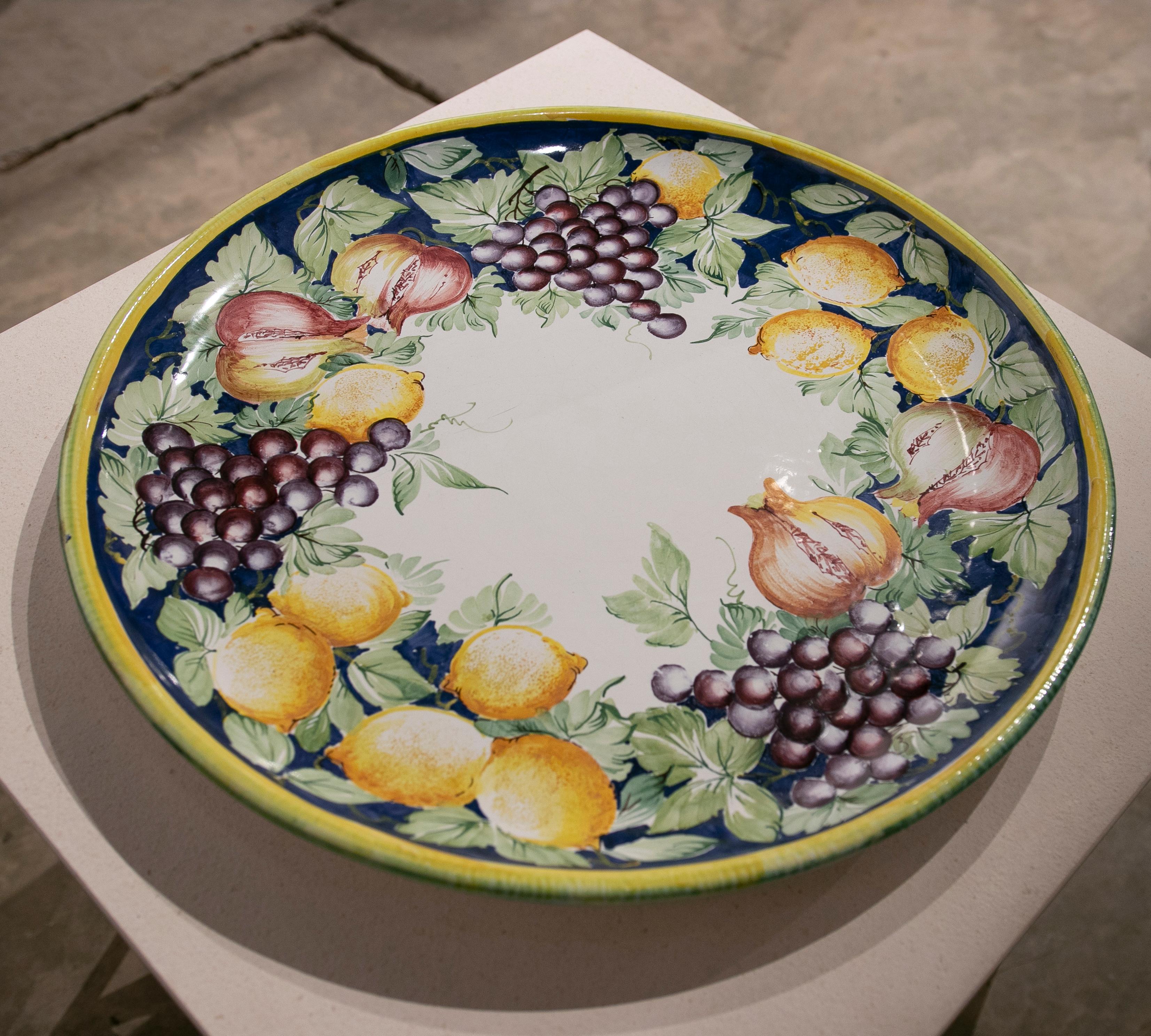 Italian Hand Painted Glazed Ceramic Dish with Fruits and Leaves In Good Condition In Marbella, ES