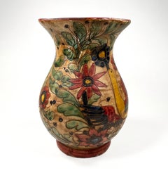 Vase italien en poterie majolique peinte à la main avec des fleurs et des oiseaux A.I.C.