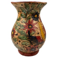  Vase italien en poterie majolique peinte à la main avec des fleurs et des oiseaux A.I.C.