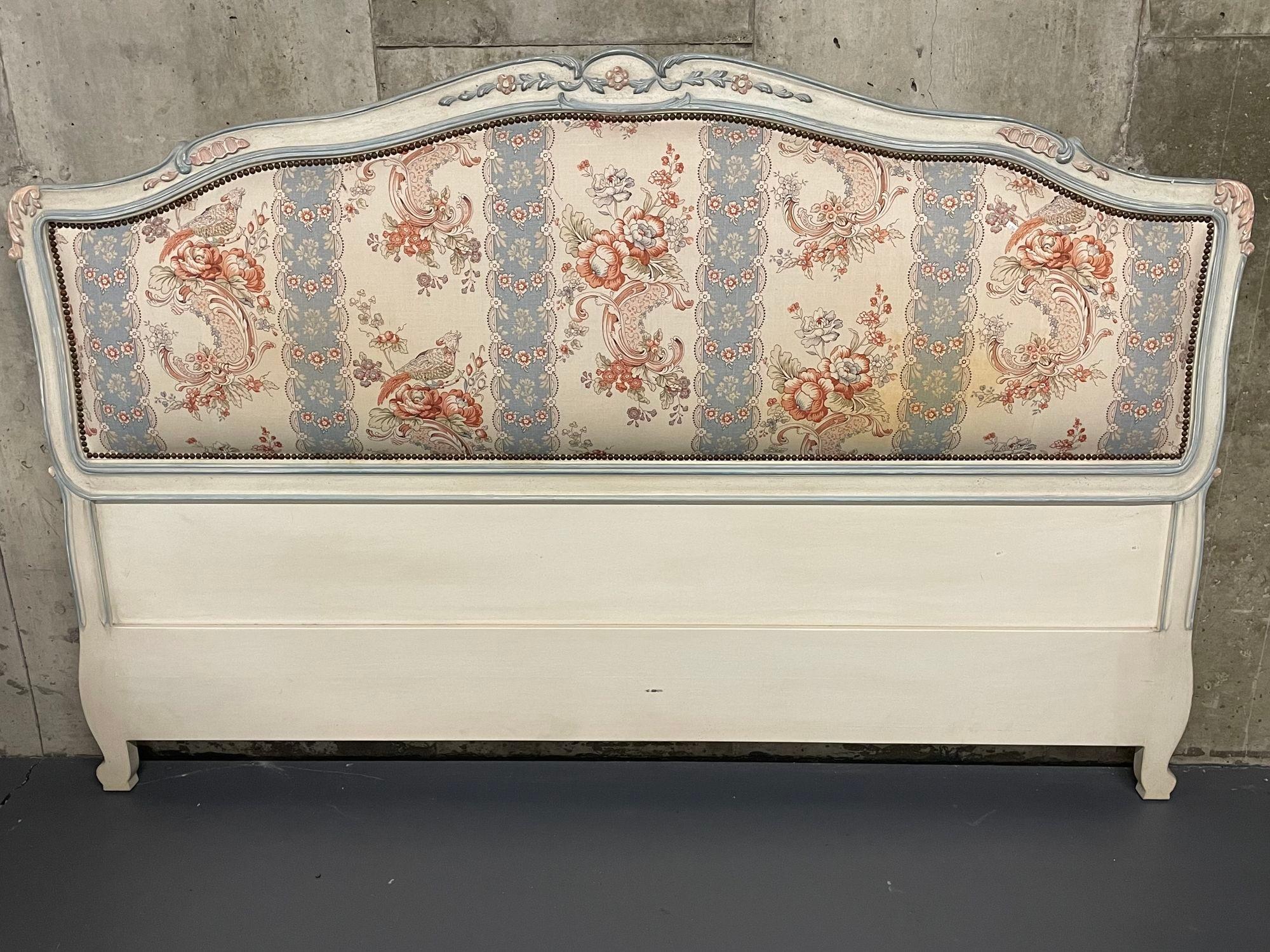 Hollywood Regency Tête de lit tapissée italienne Pastel King Size peinte à la main, cadre de lit en vente