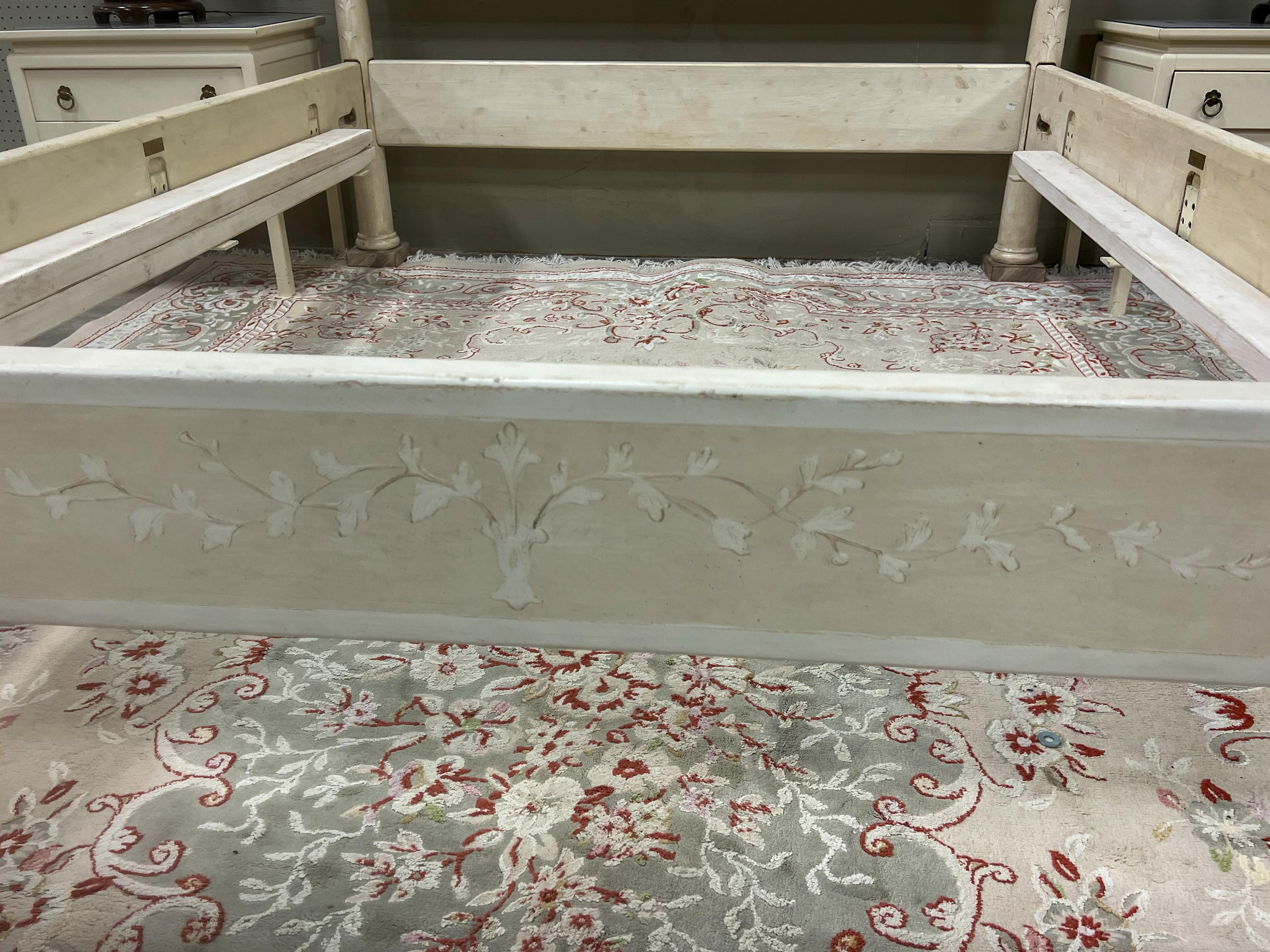 Italian Hand Painted Regency Style Queen Bed W/ Palm Fronds By Patina In Good Condition For Sale In Kennesaw, GA