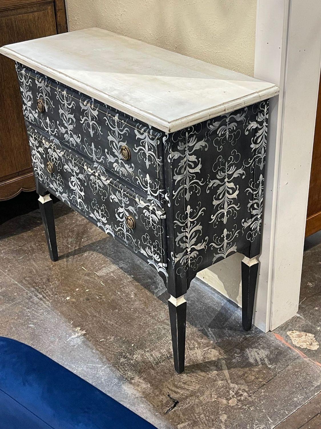 Italian hand Painted Side Table For Sale 1