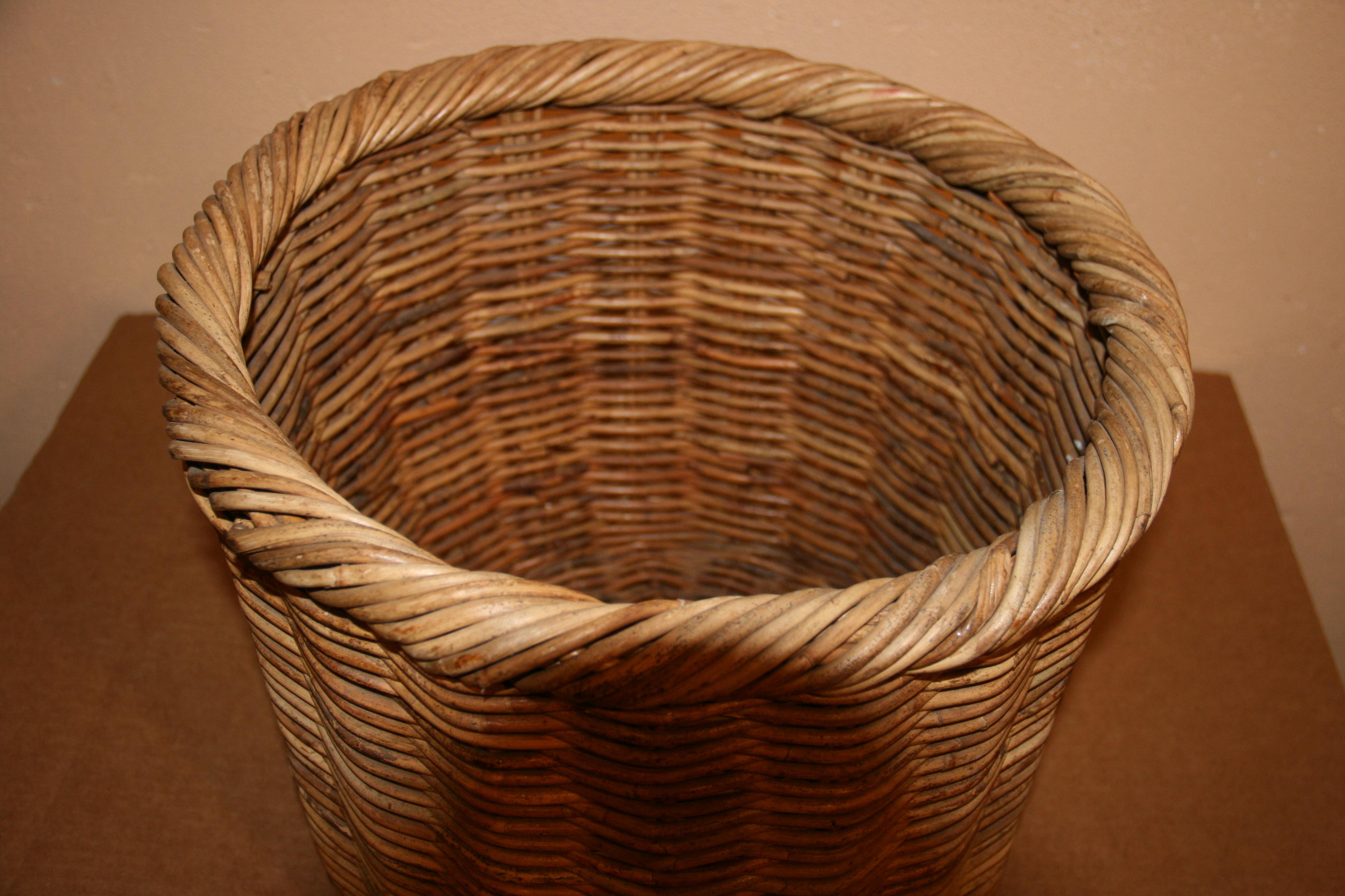 Italian Hand Woven Plant Holder/Waste Basket In Good Condition For Sale In Douglas Manor, NY