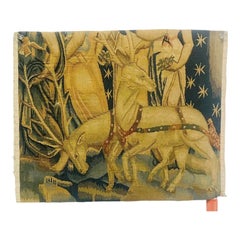 Fragment eines italienisch handgewebten Wollwandteppichs mit einem nach links blickenden Hirsch