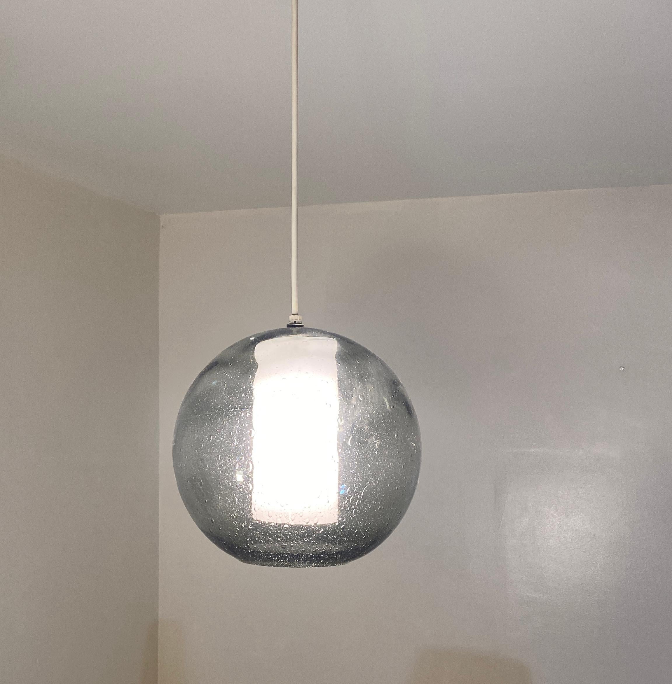 Mid-Century Modern Globe soufflé à la main Svend Middelboe avec intérieur en verre caché en vente