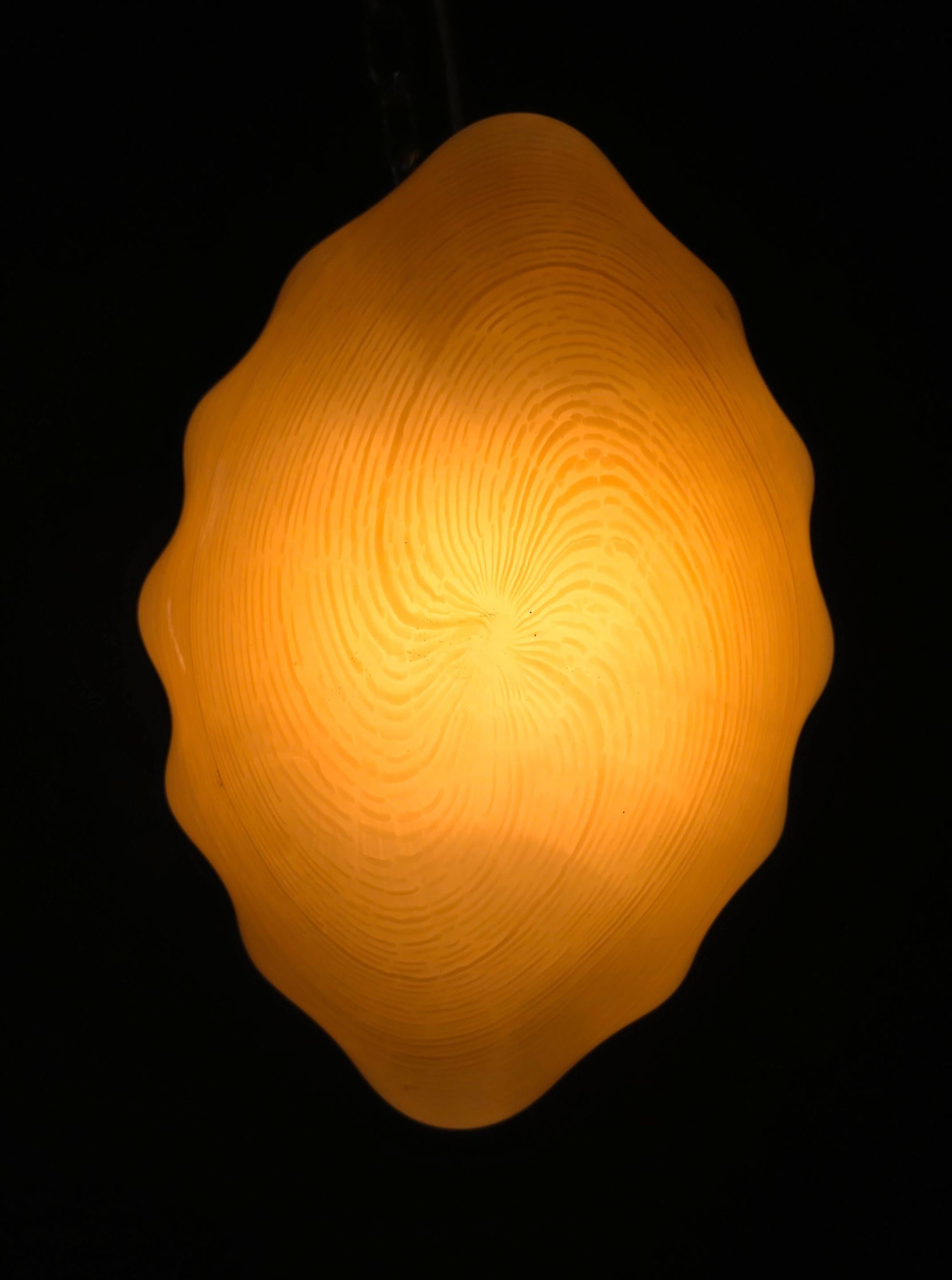 Plafón italiano soplado de Murano en forma de concha, años 60 Italiano en venta