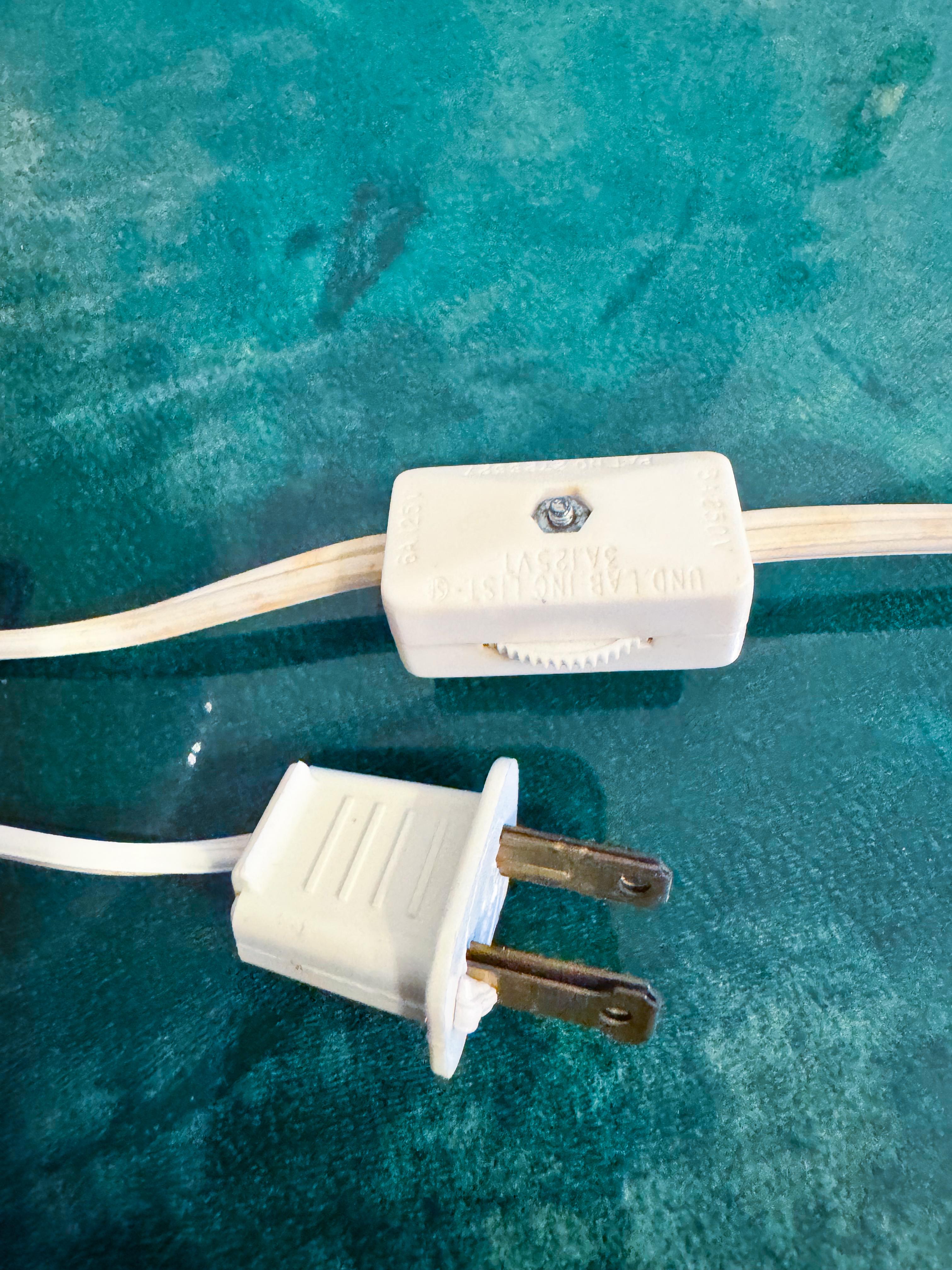 Italian Handblown Murano Swirl Glass Mushroom Lamp in Creamy White, MCM, 1970s For Sale 4