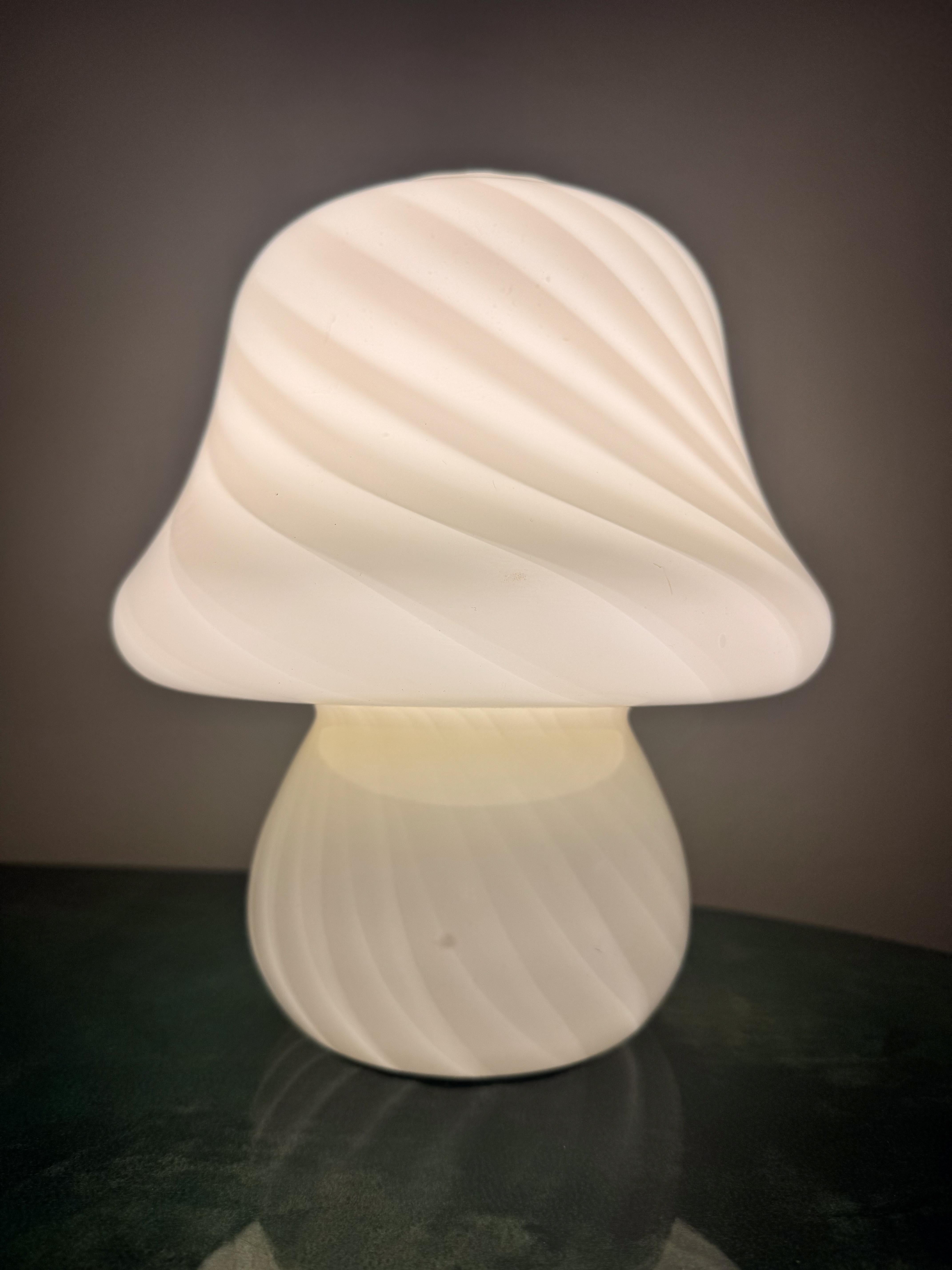Hand-Crafted Italian Handblown Murano Swirl Glass Mushroom Lamp in Creamy White, MCM, 1970s For Sale