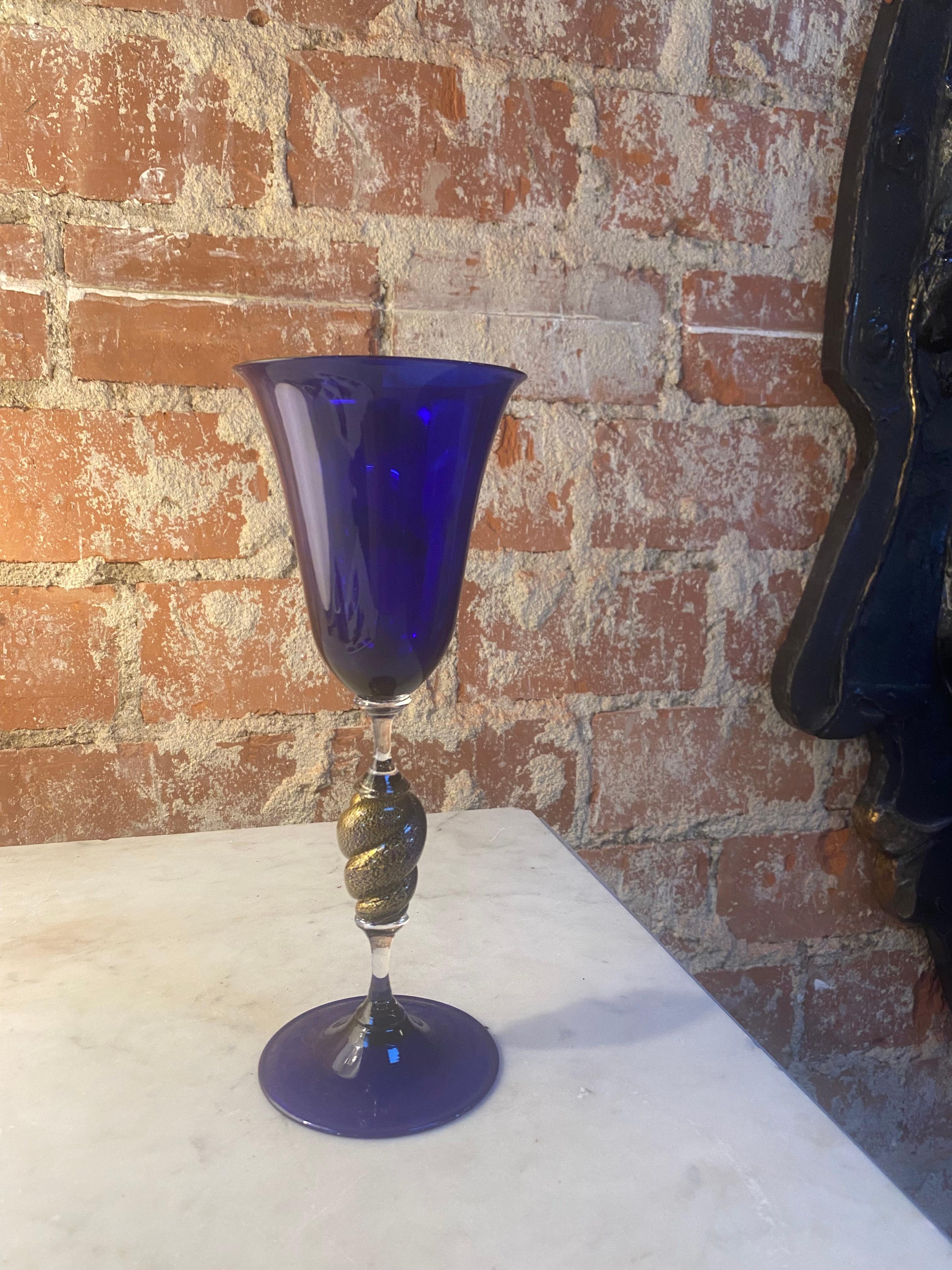 Cáliz artesanal italiano de cristal de Murano soplado, 1970 finales del siglo XX en venta