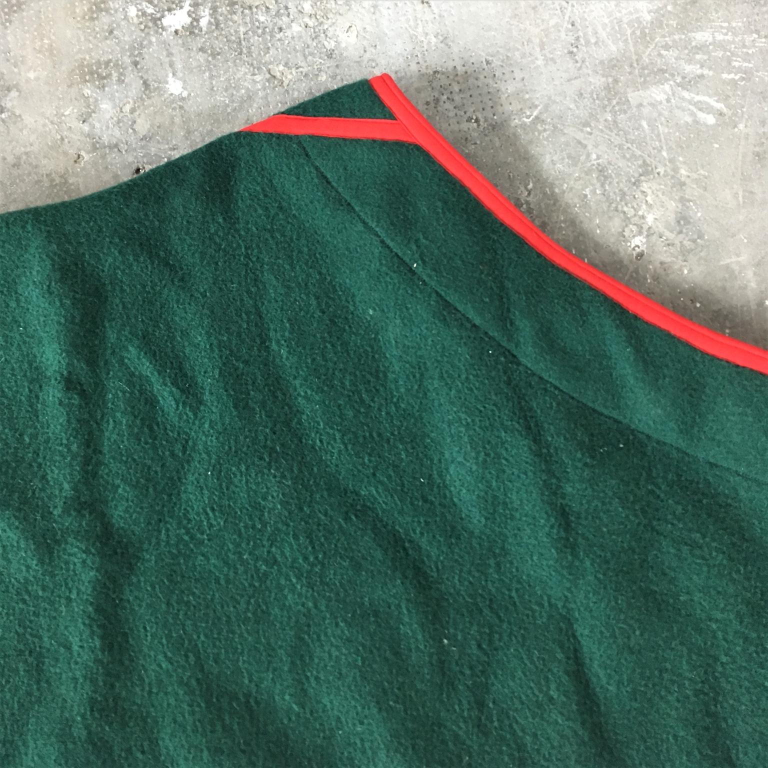 Italienische handgefertigte grüne Deckendecke mit Pferdemotiv aus Wolle und Leder Selleria Pariani 1980 im Angebot 9